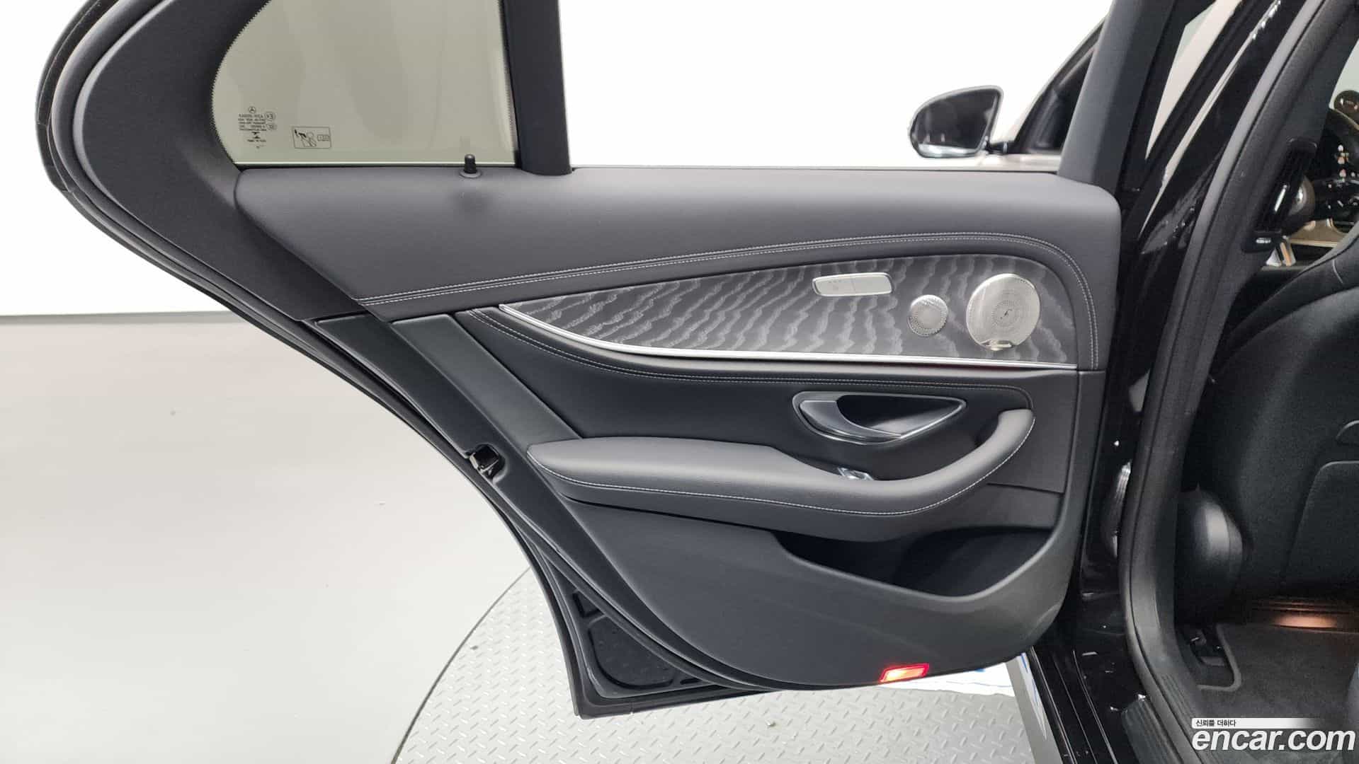 E-Class Mercedes-Benz 2022.9-INNER-035