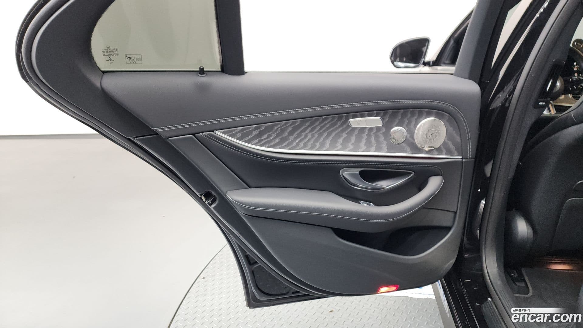 Main__Slider__Photo:E-Class Mercedes-Benz 2022.9-24