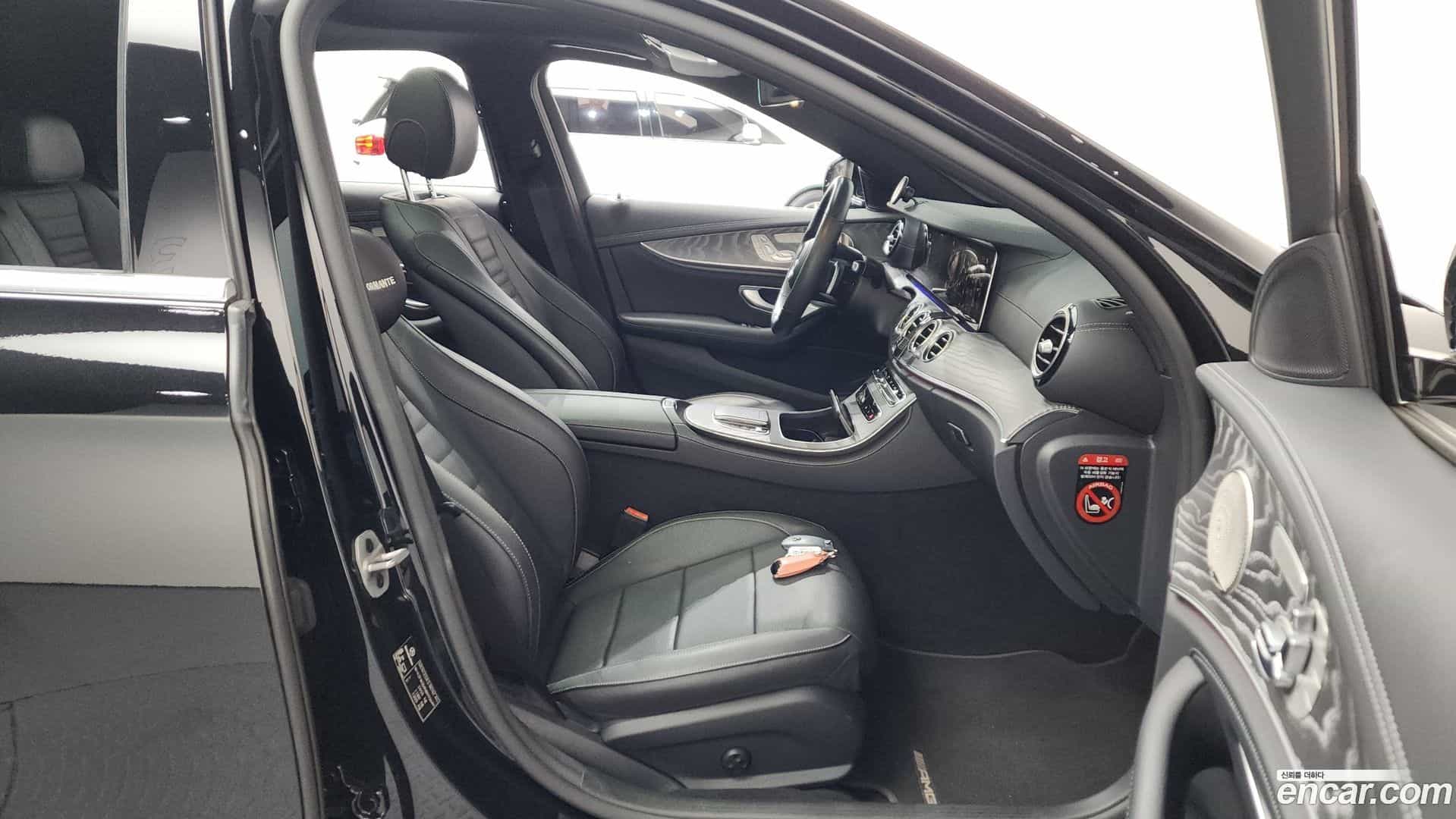 E-Class Mercedes-Benz 2022.9-INNER-036