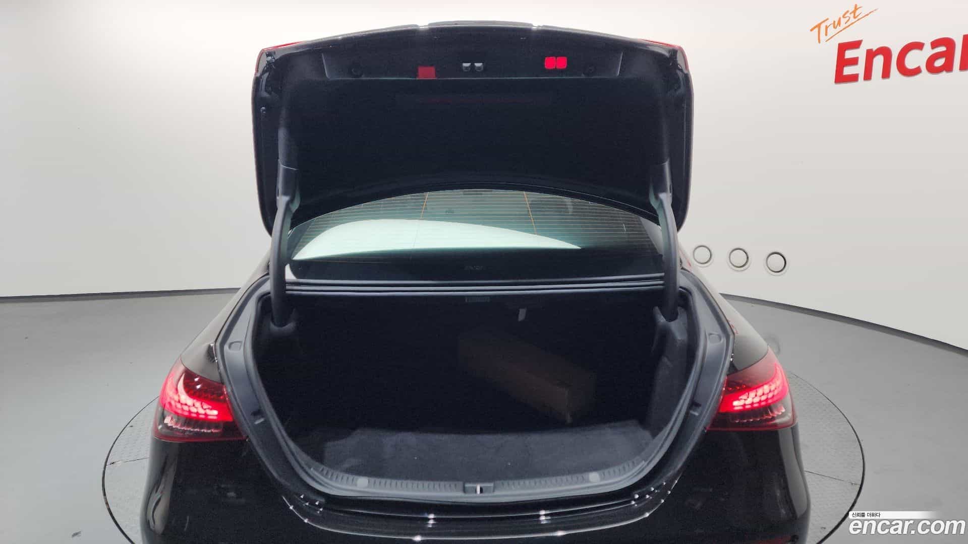 E-Class Mercedes-Benz 2022.9-OPTION-040