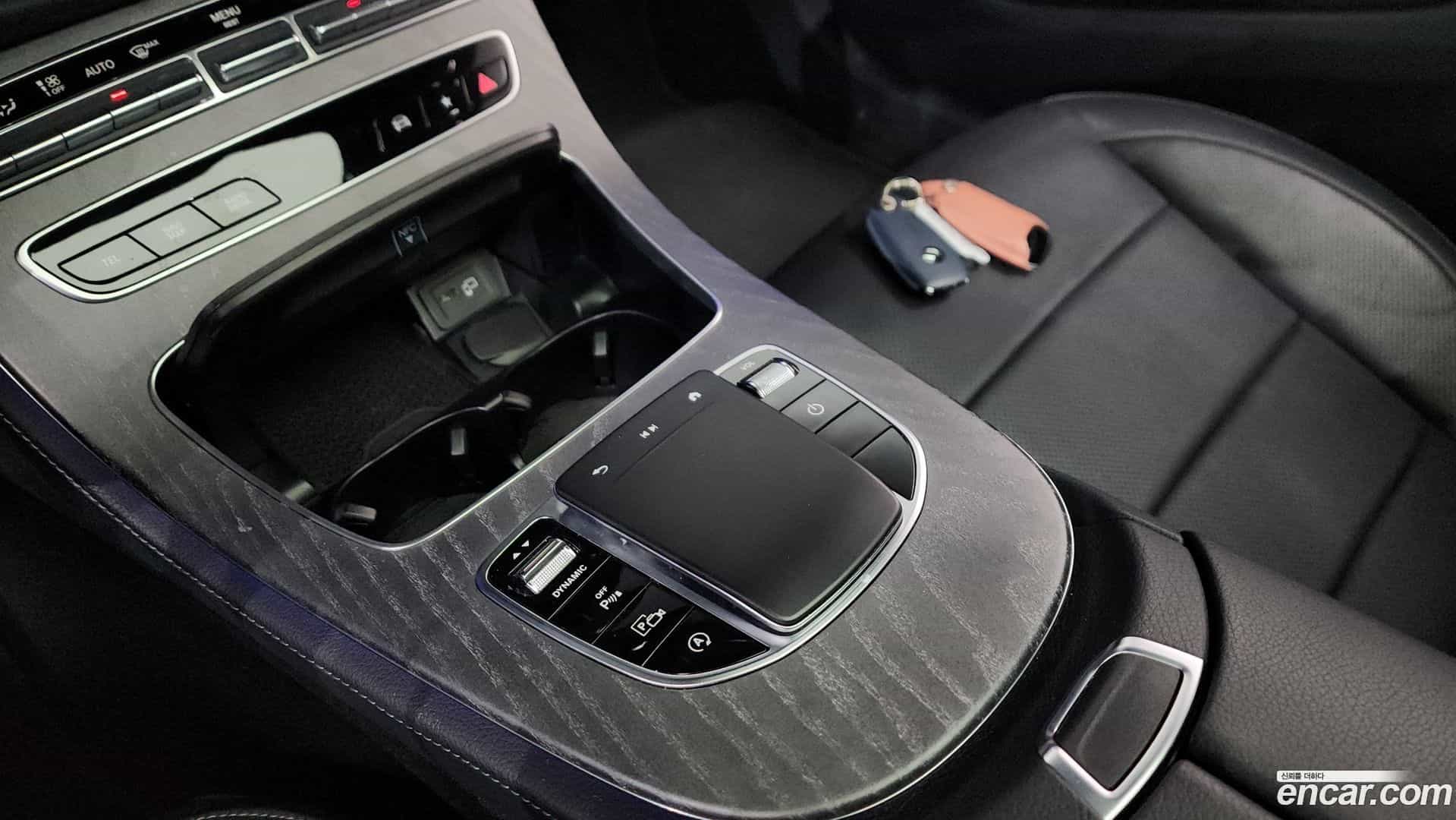 E-Class Mercedes-Benz 2022.9-OPTION-041