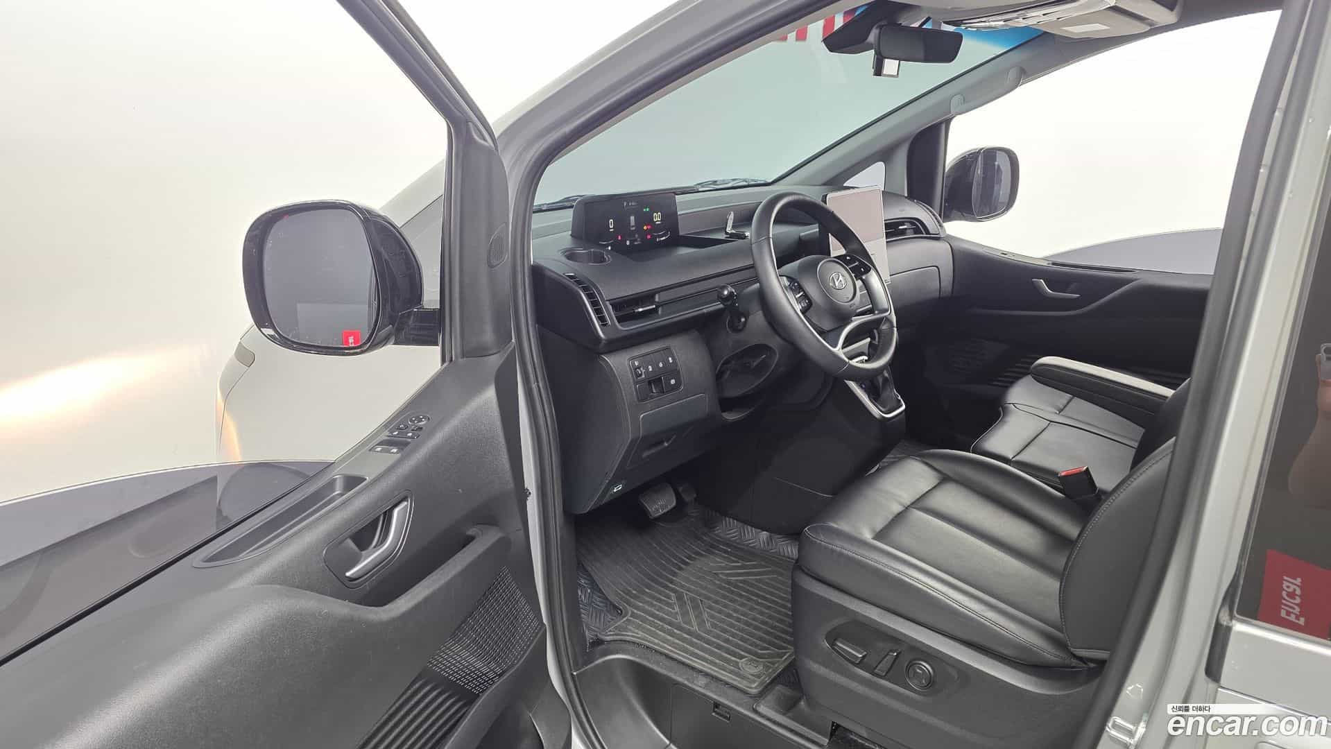 Staria Hyundai 2023.0-INNER-010