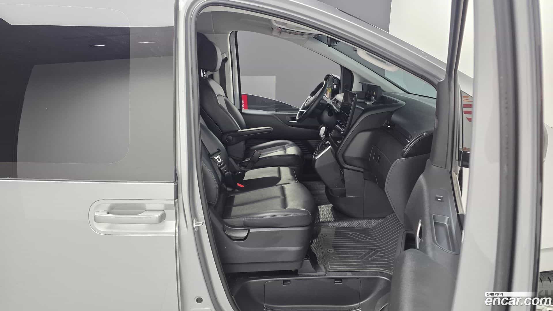 Staria Hyundai 2023.0-OPTION-016