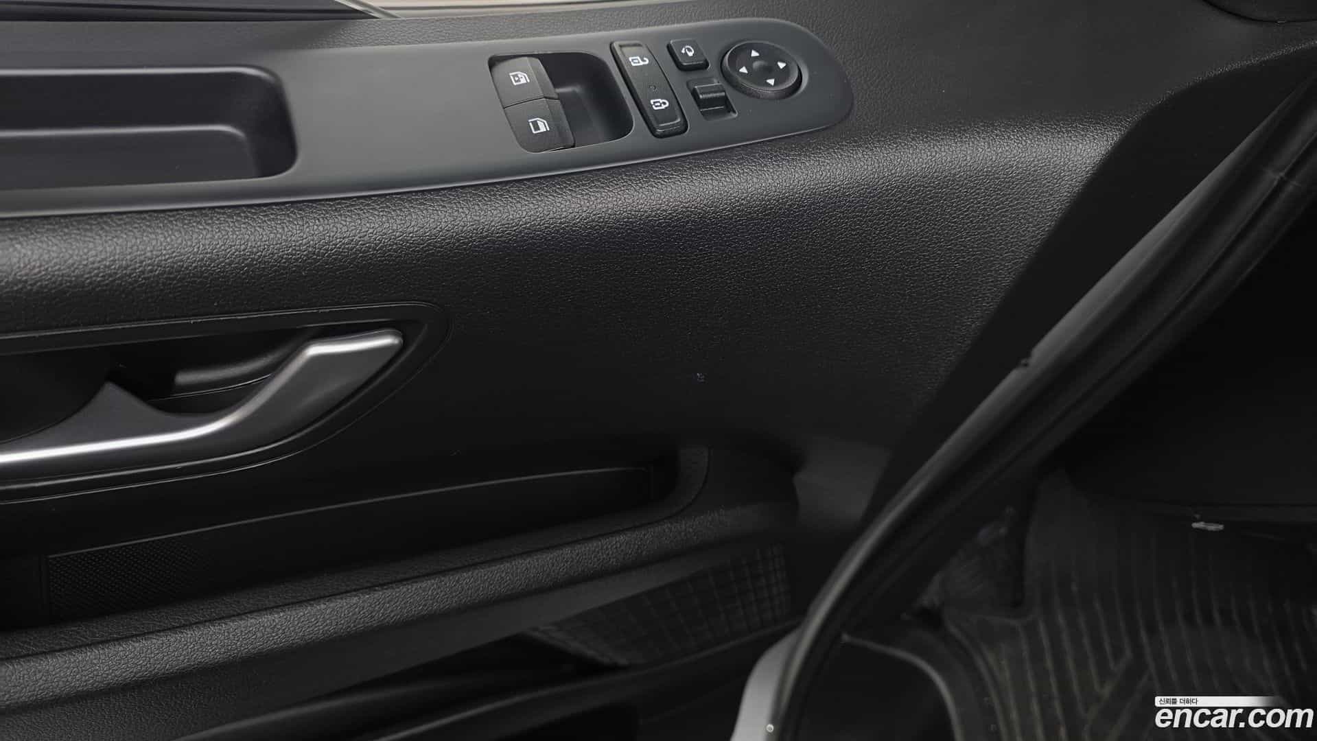 Staria Hyundai 2023.0-OPTION-043