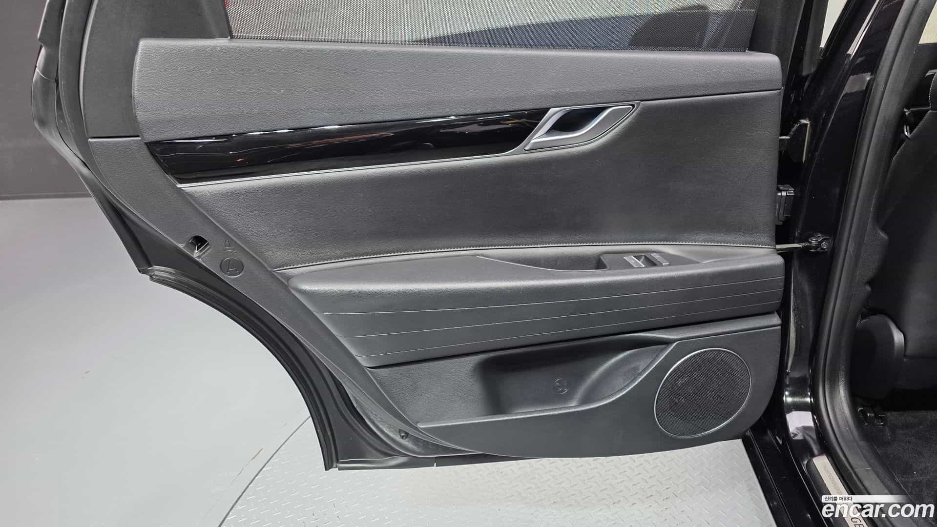 G80 Genesis 2021.2-INNER-035