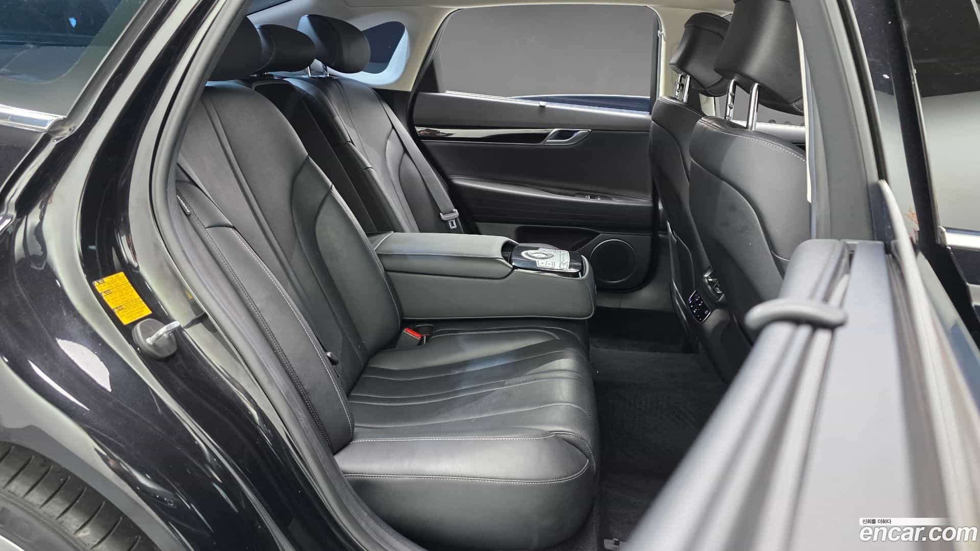 G80 Genesis 2021.2-INNER-036