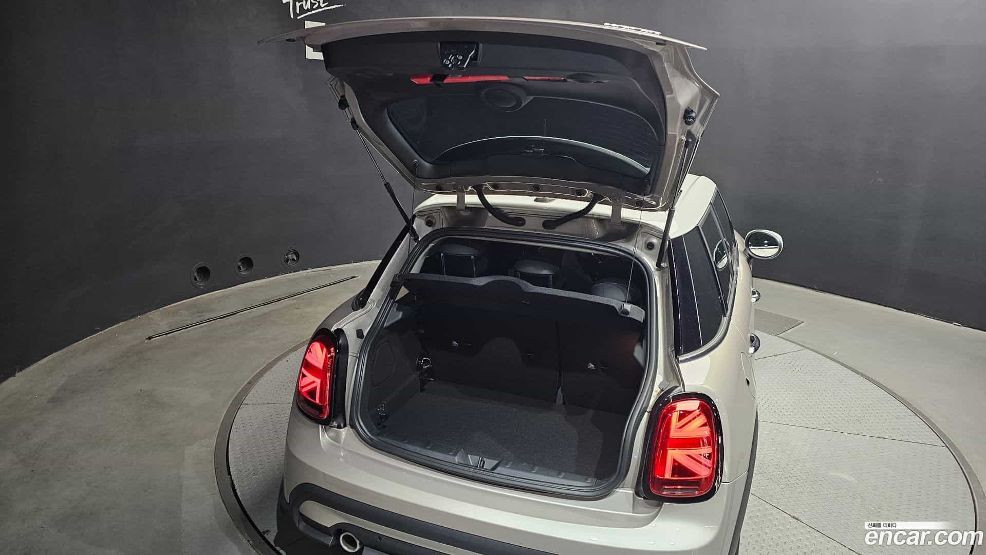Cooper Mini 2024.2-OPTION-024
