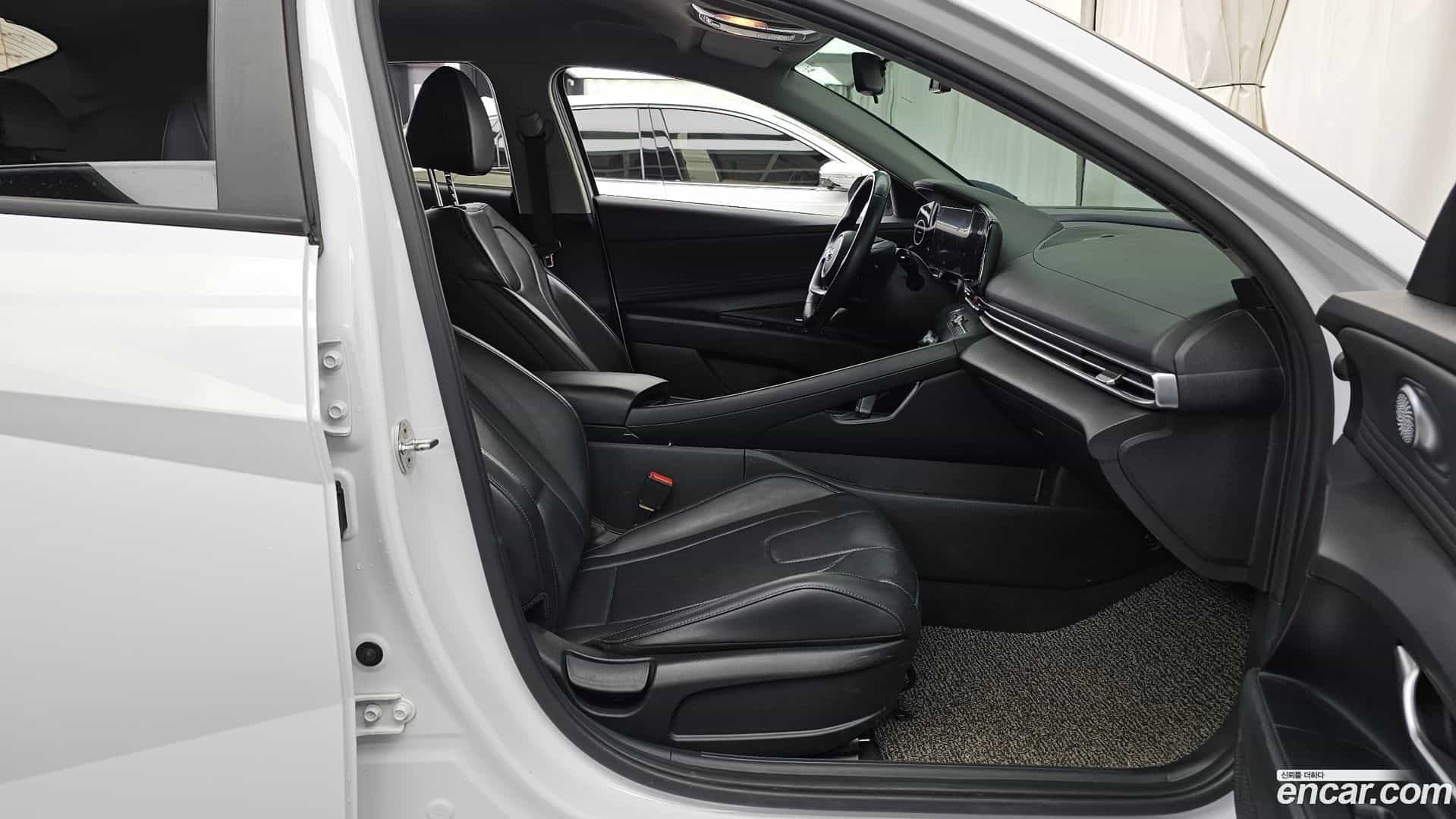 AVANTE Hyundai 2021.4-OPTION-015