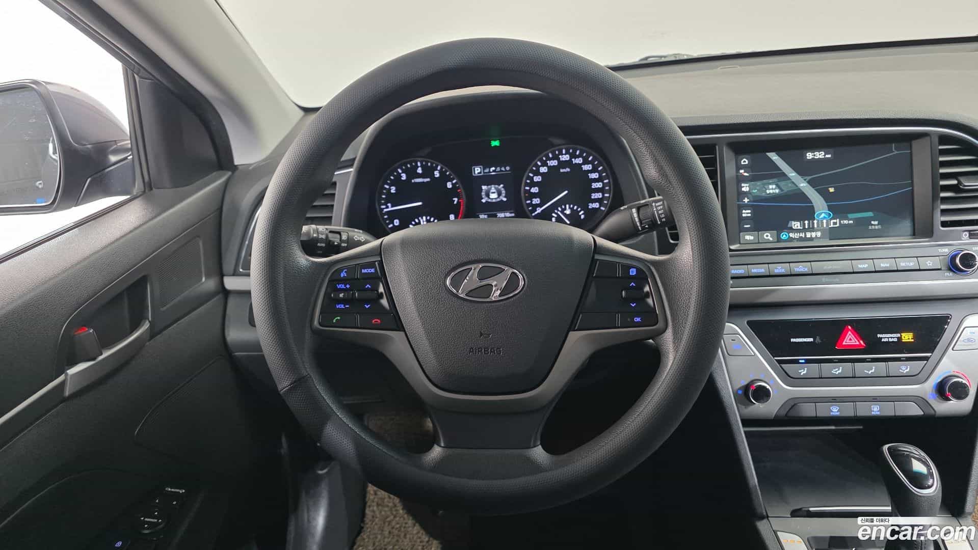 AVANTE Hyundai 2017.10-OPTION-018