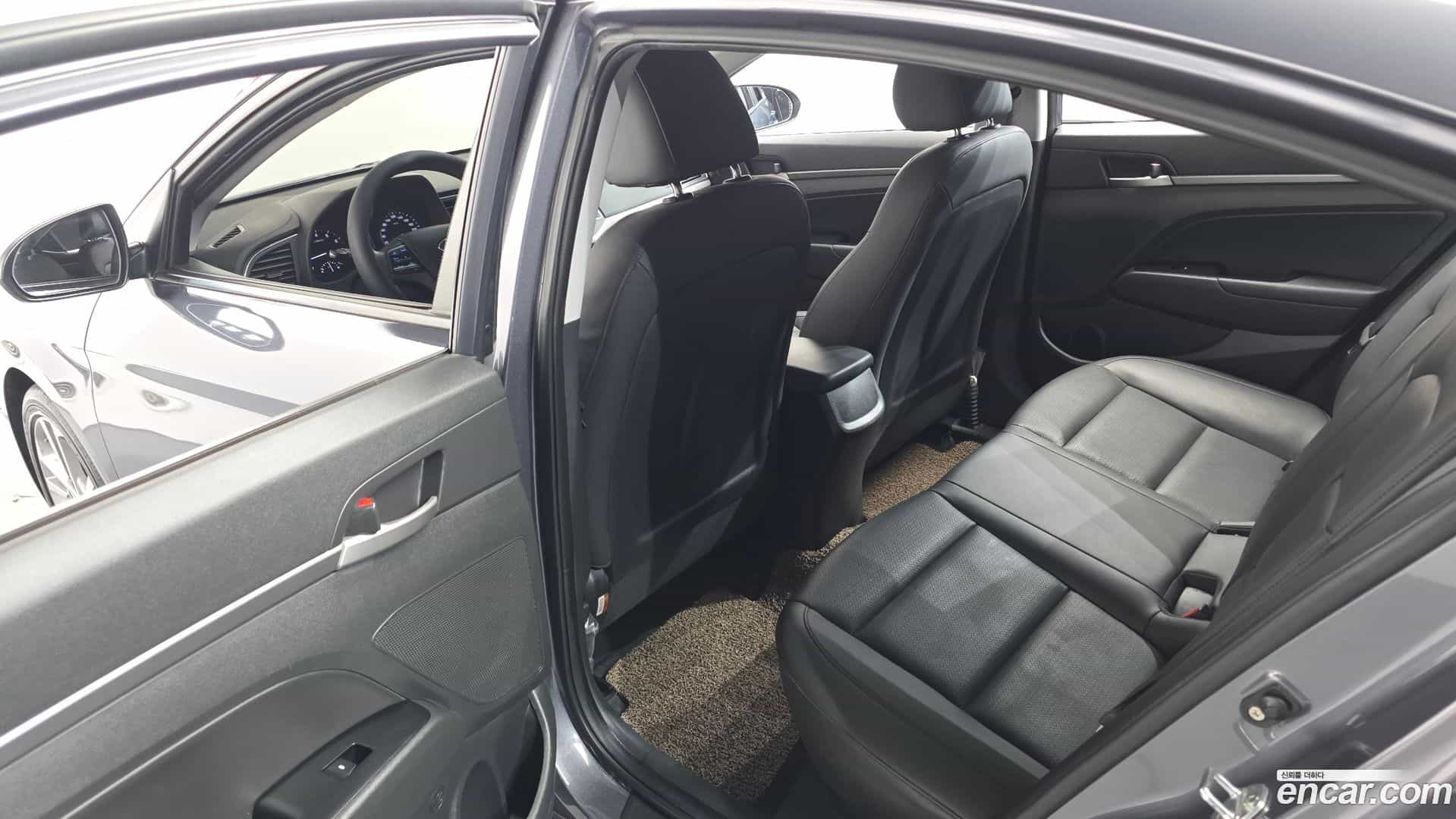 AVANTE Hyundai 2017.10-OPTION-022