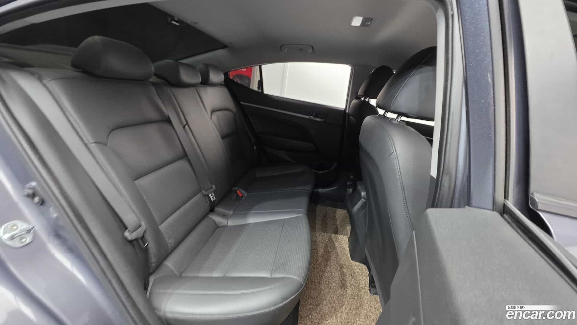 AVANTE Hyundai 2017.10-OPTION-023
