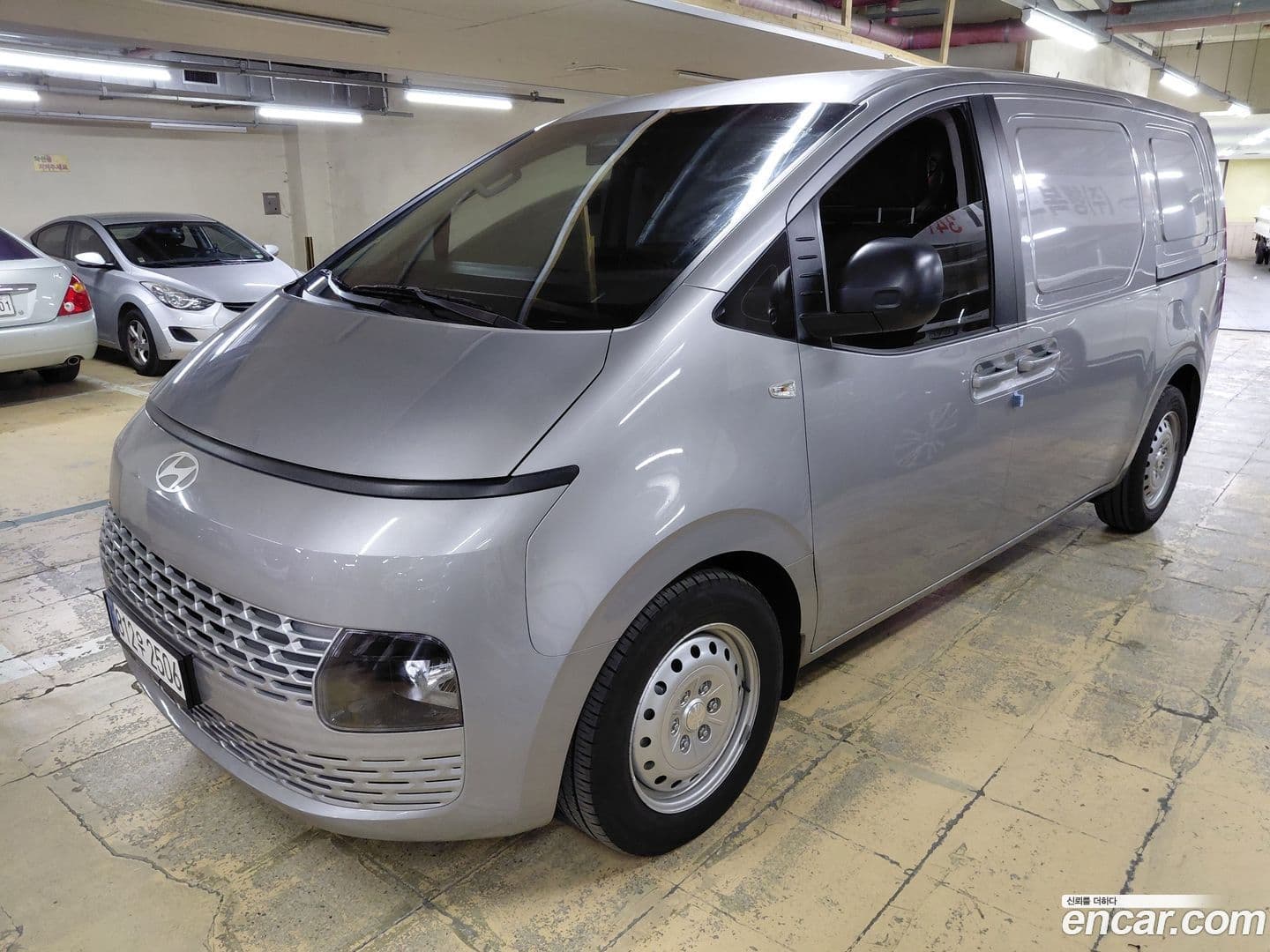 Main__Slider__Photo:Staria Hyundai 2025.5-0