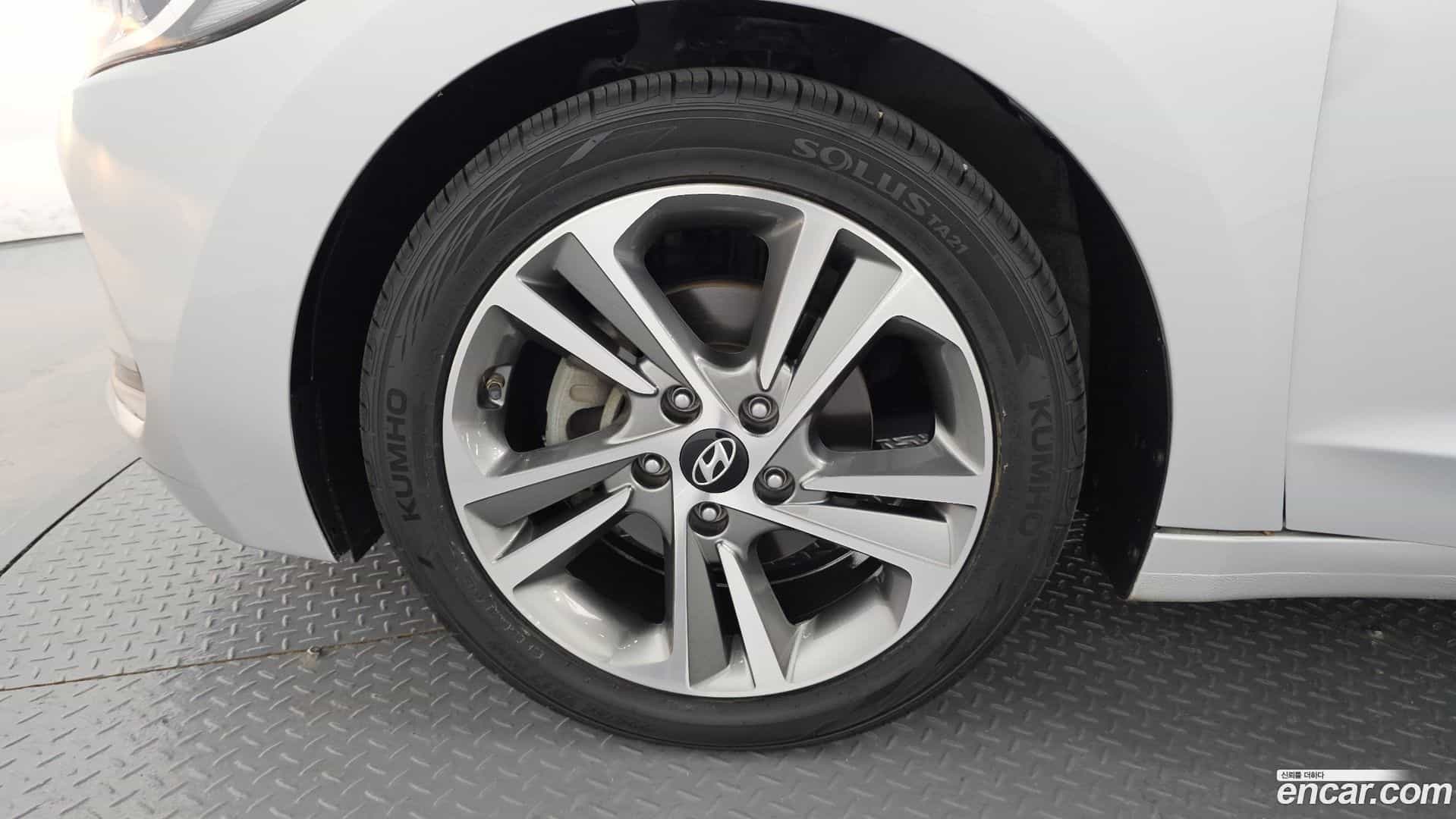 AVANTE Hyundai 2017.6-OUTER-005