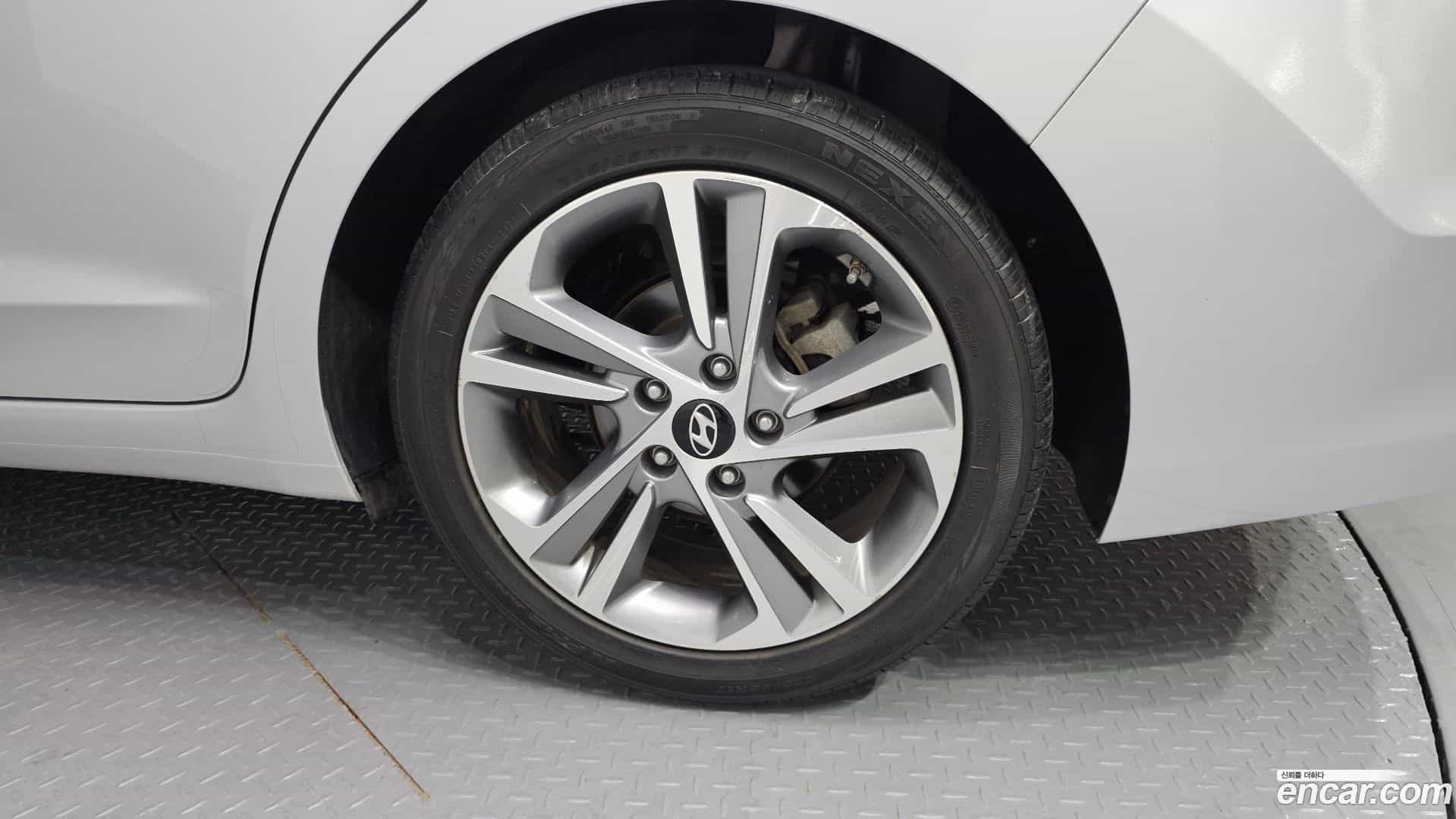 AVANTE Hyundai 2017.6-OUTER-031