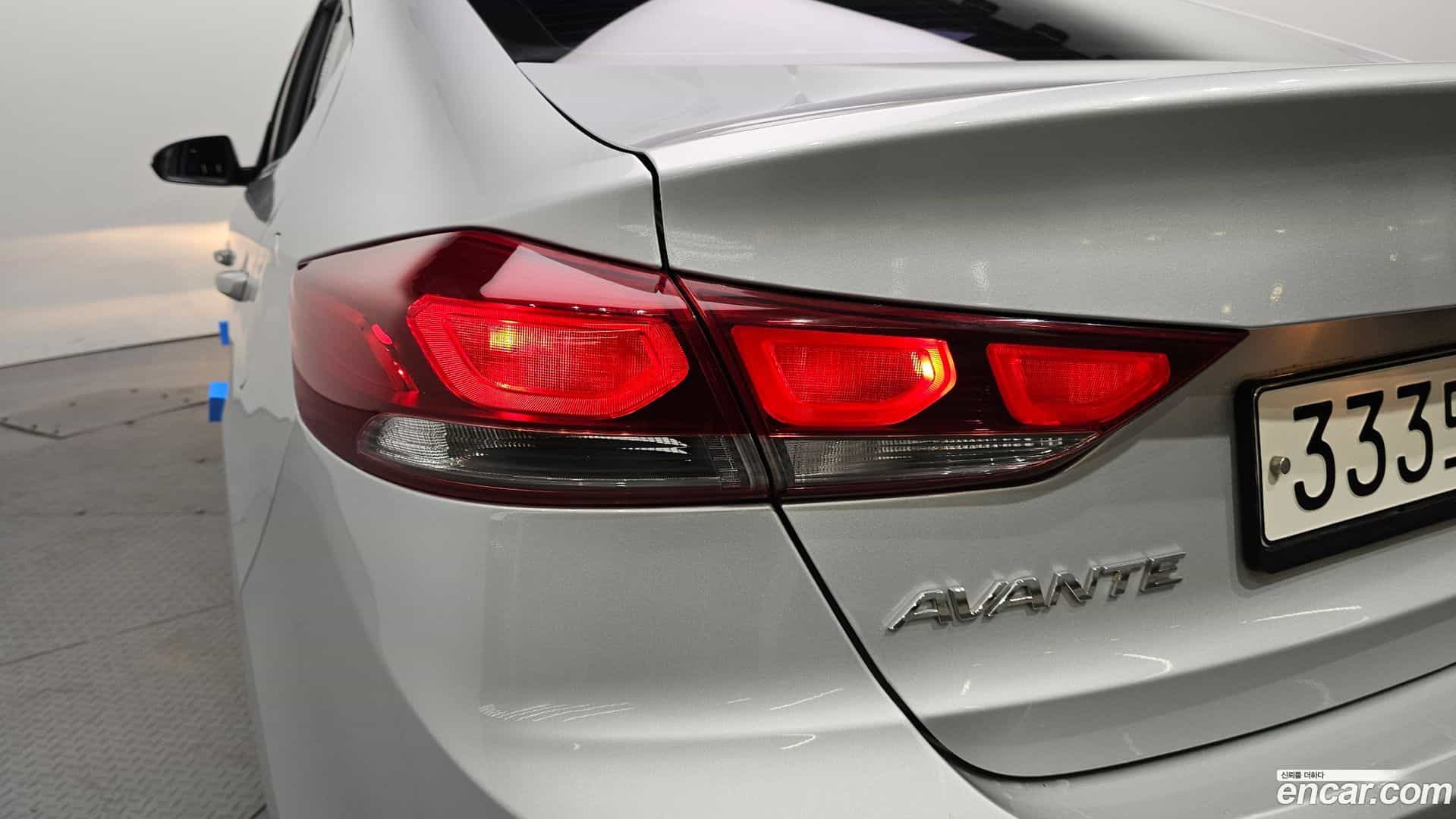 AVANTE Hyundai 2017.6-OUTER-033