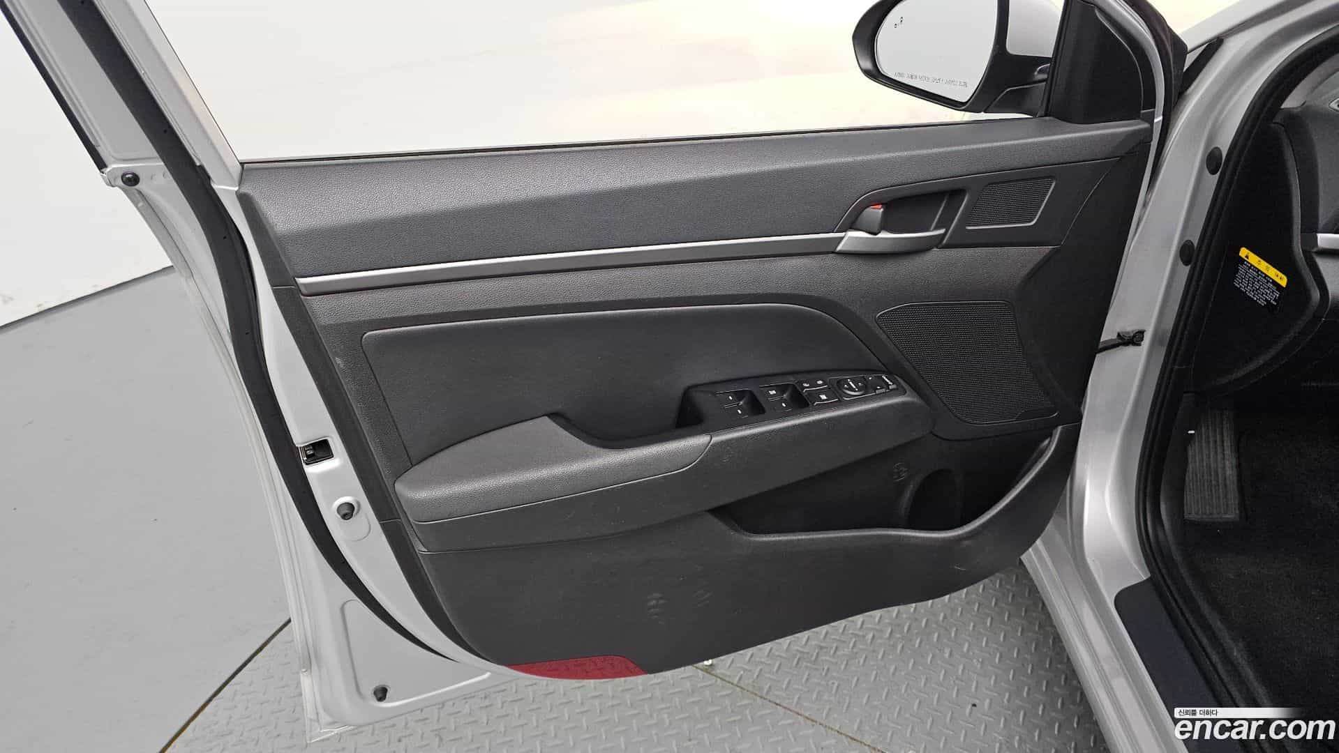 AVANTE Hyundai 2017.6-INNER-034