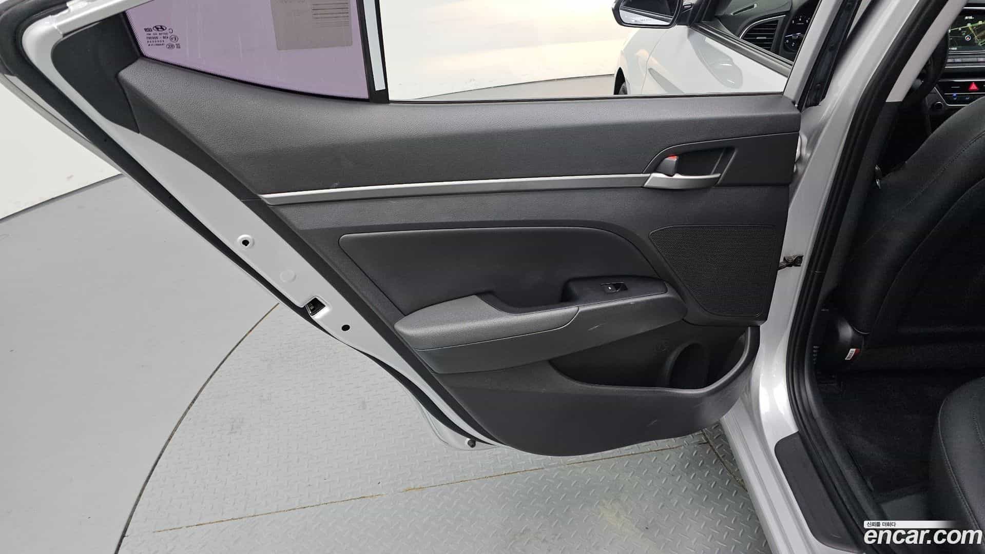 AVANTE Hyundai 2017.6-INNER-035