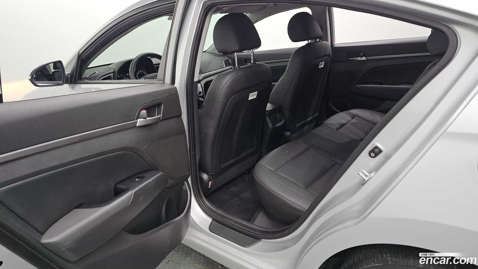 AVANTE Hyundai 2017.6-INNER-036