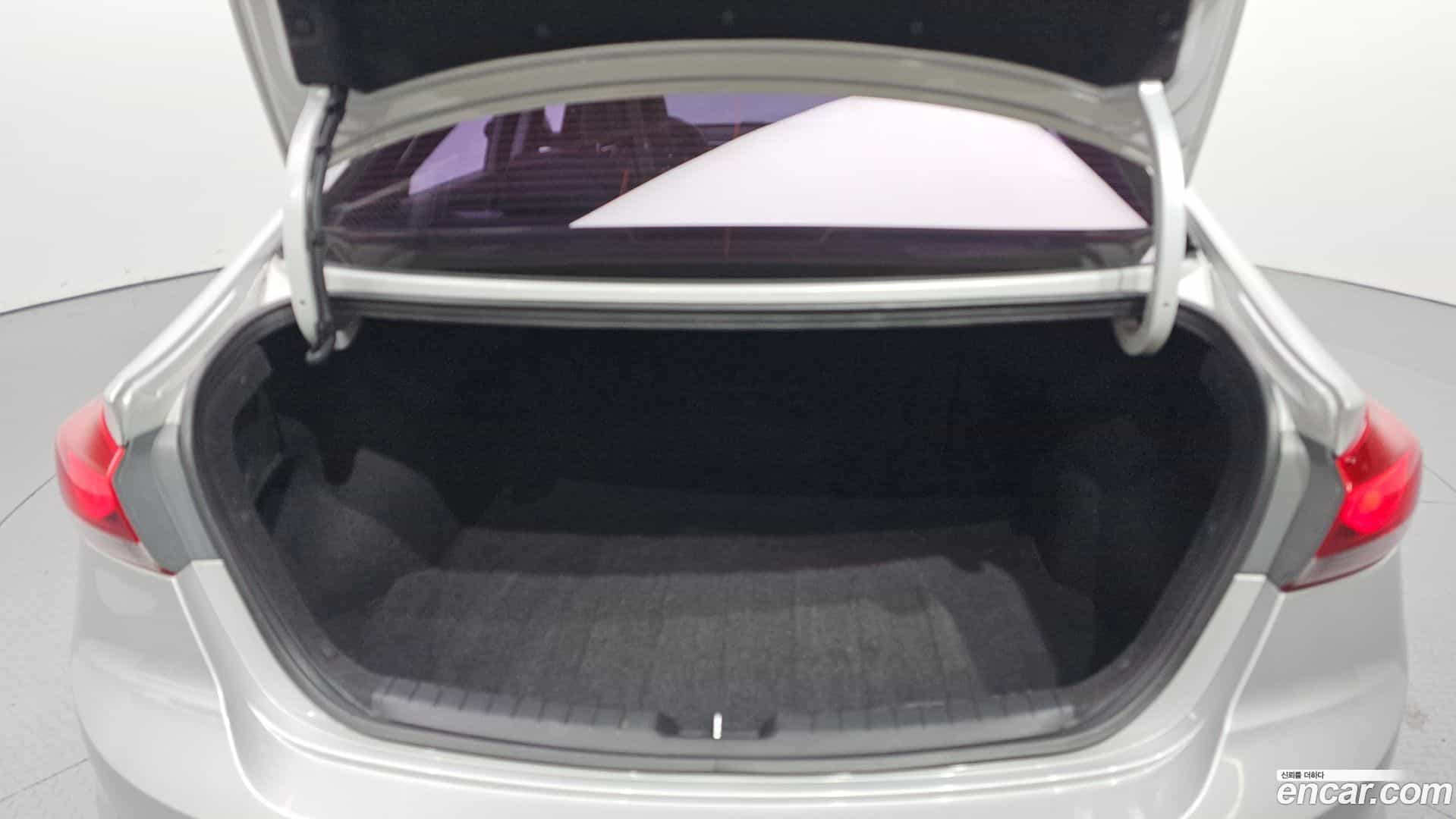 AVANTE Hyundai 2017.6-OPTION-040
