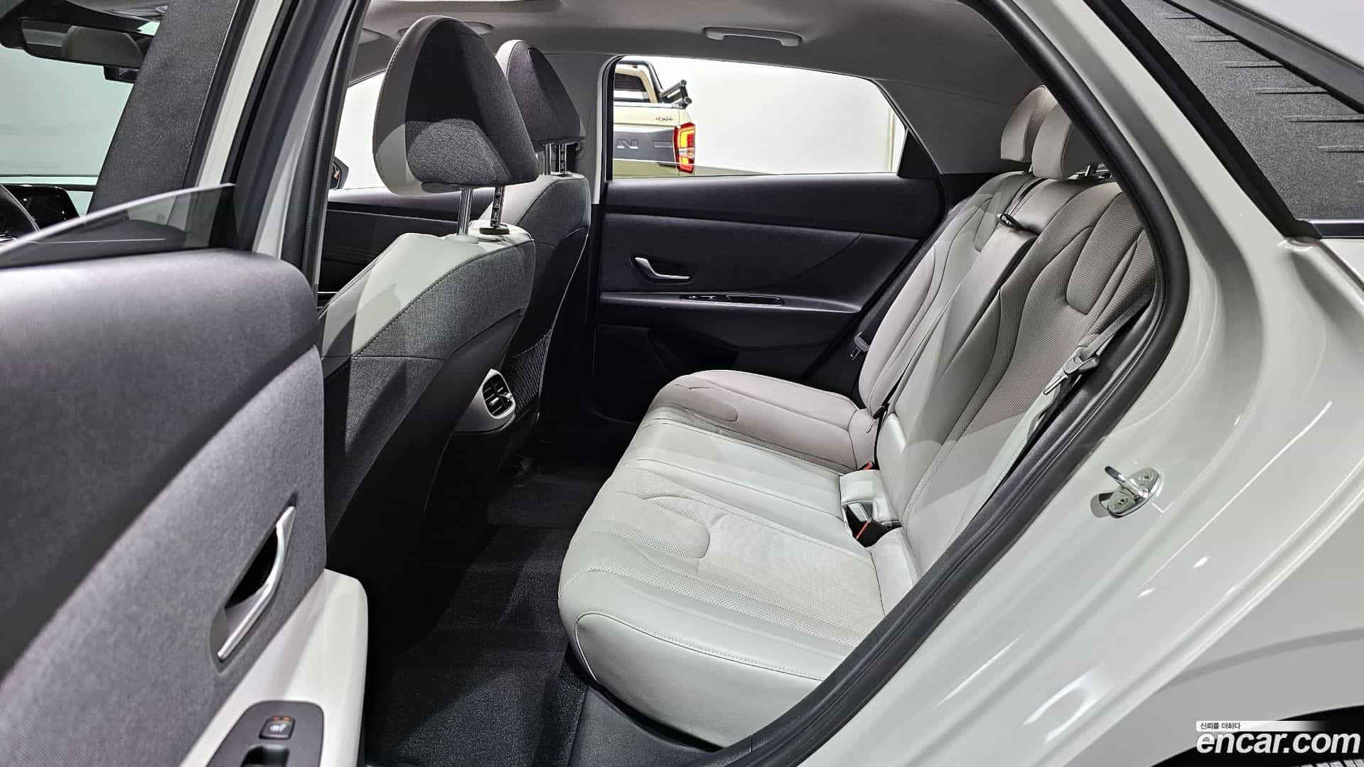 AVANTE Hyundai 2022.8-OPTION-015