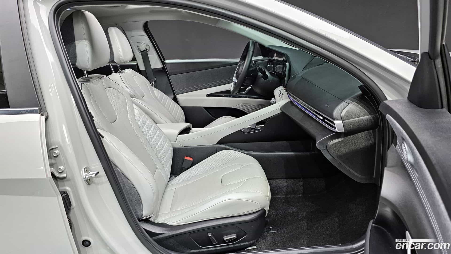 AVANTE Hyundai 2022.8-OPTION-016