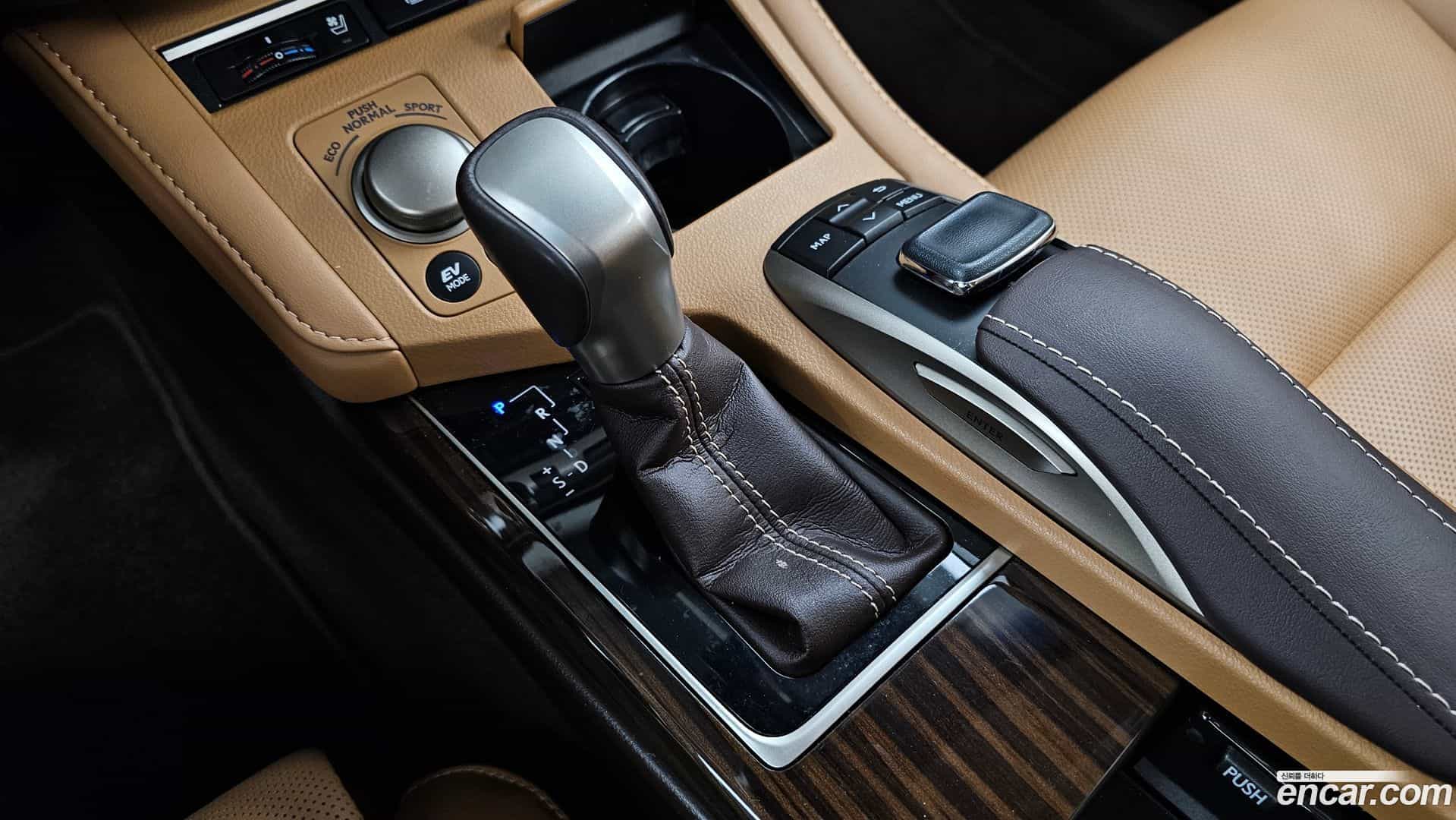 ES Lexus 2017.5-INNER-009