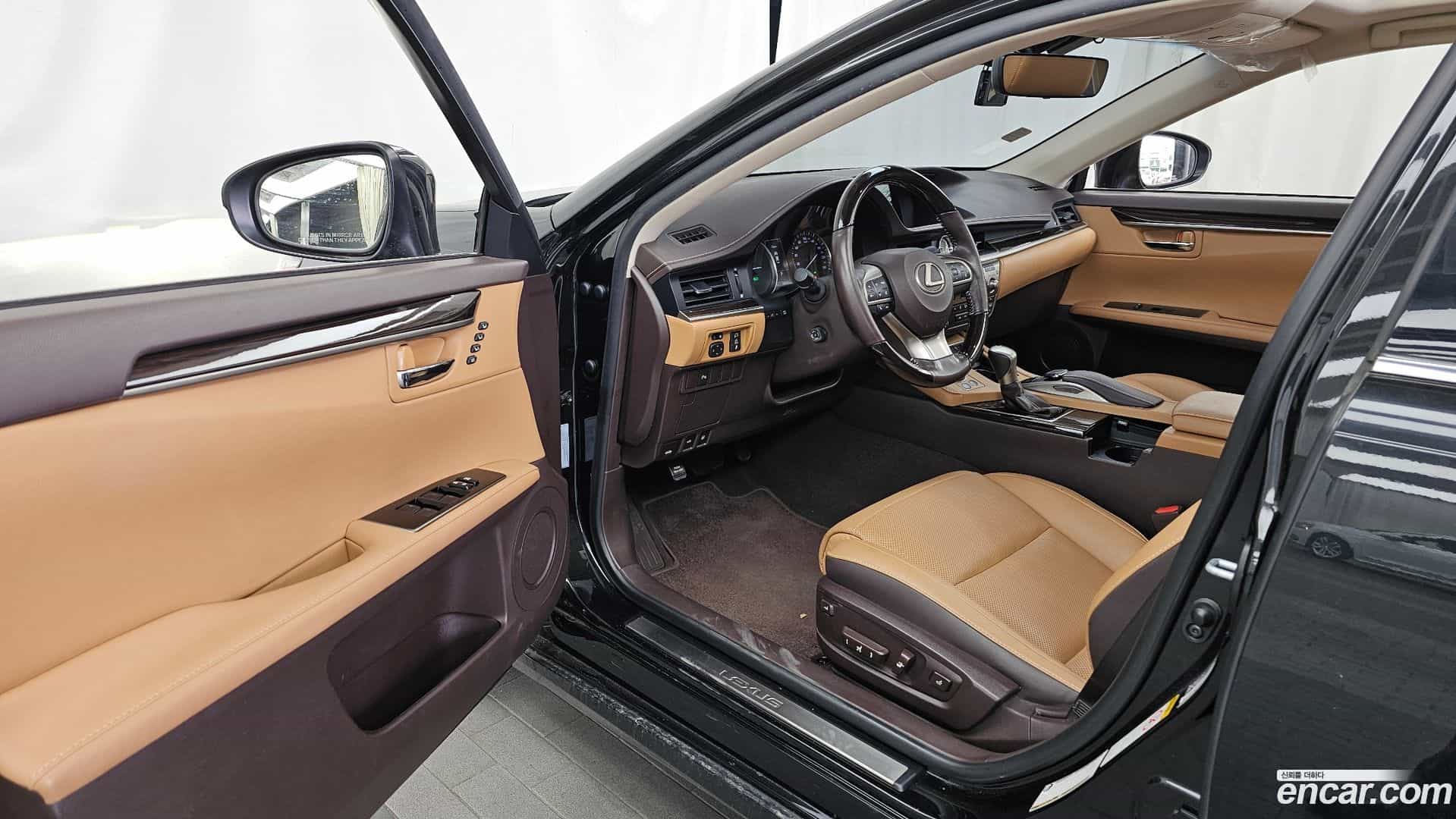 ES Lexus 2017.5-INNER-010