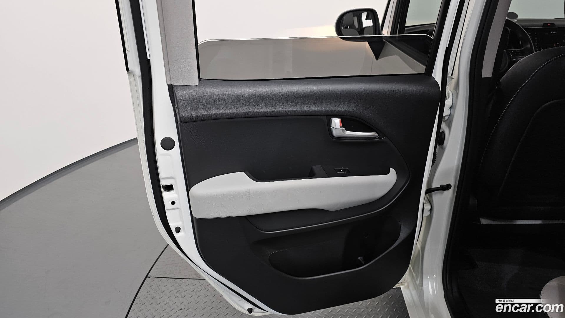 Main__Slider__Photo:RAY Kia 2024.10-24
