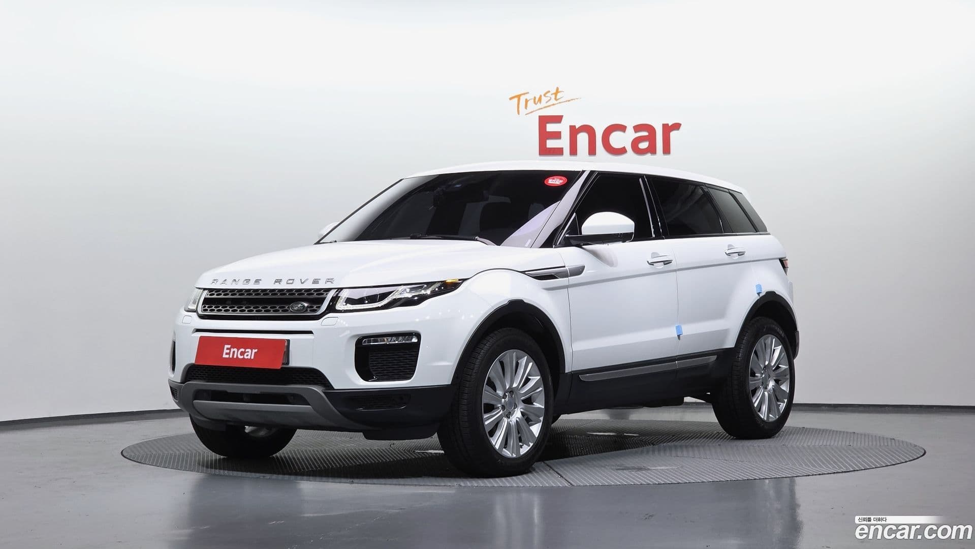 Main__Slider__Photo:Range Rover Evoque Land Rover 2018.2-0
