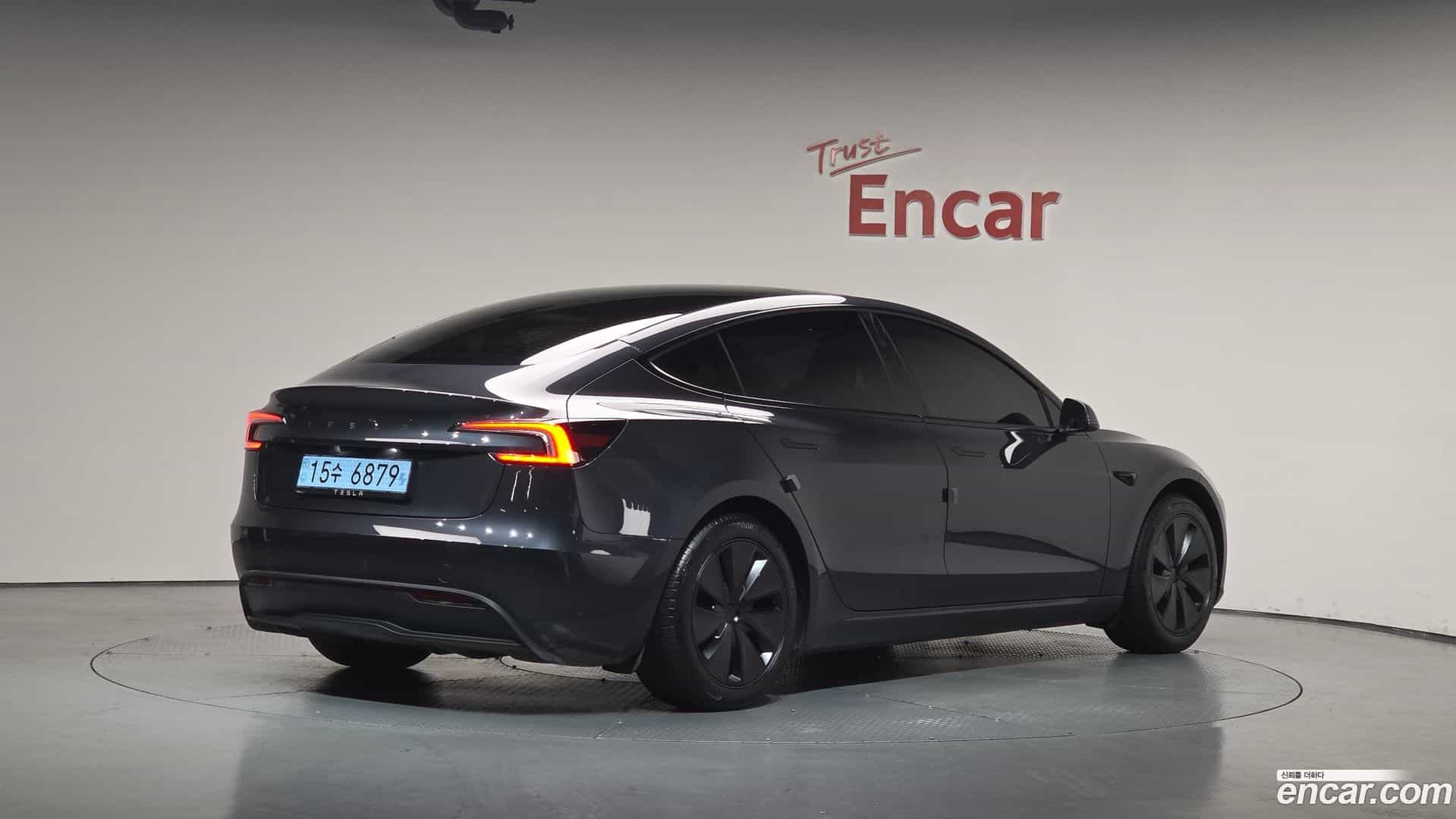 Model 3 Tesla 2025.2-OUTER-002