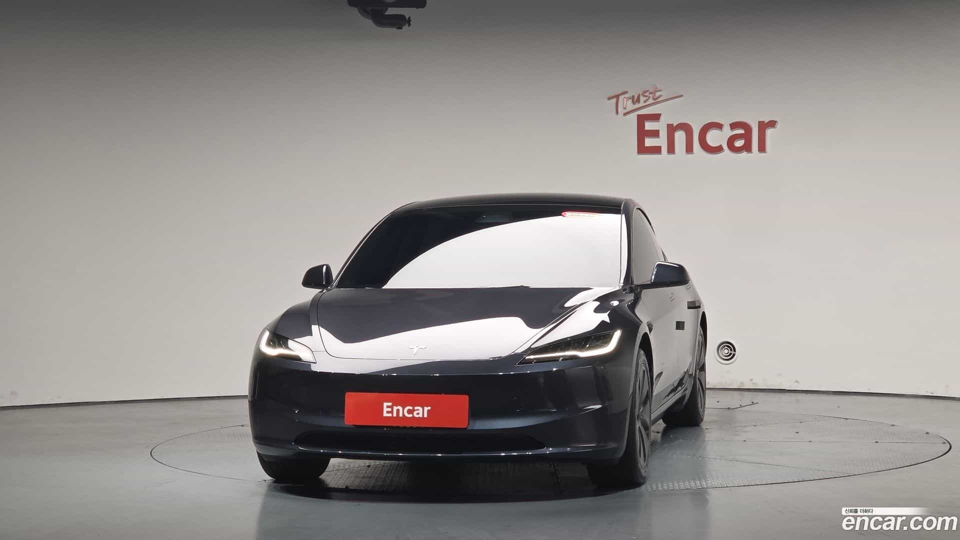 Model 3 Tesla 2025.2-OUTER-003