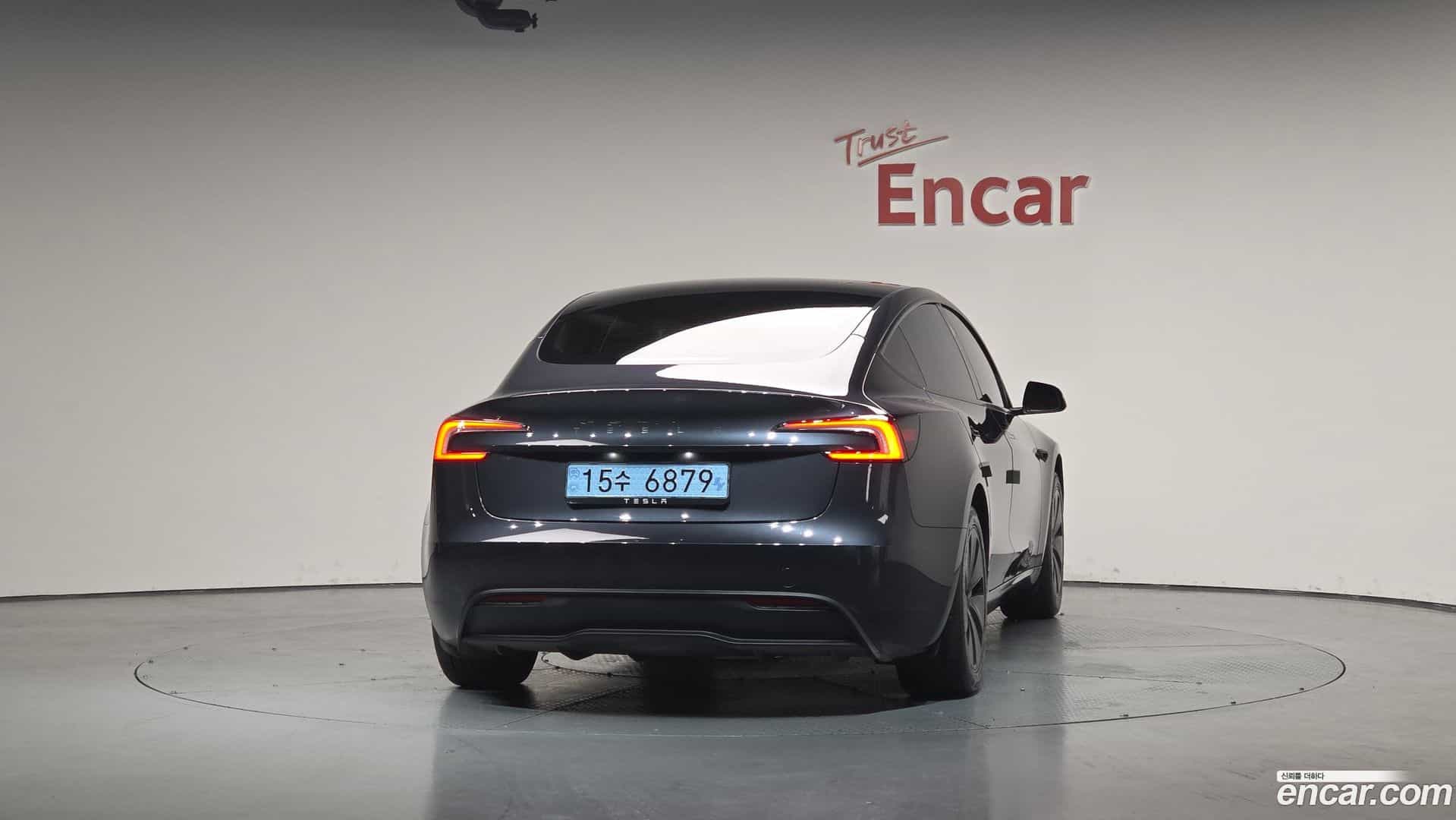 Model 3 Tesla 2025.2-OUTER-004