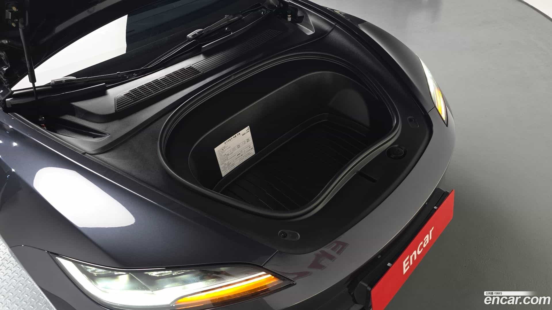 Model 3 Tesla 2025.2-OUTER-006
