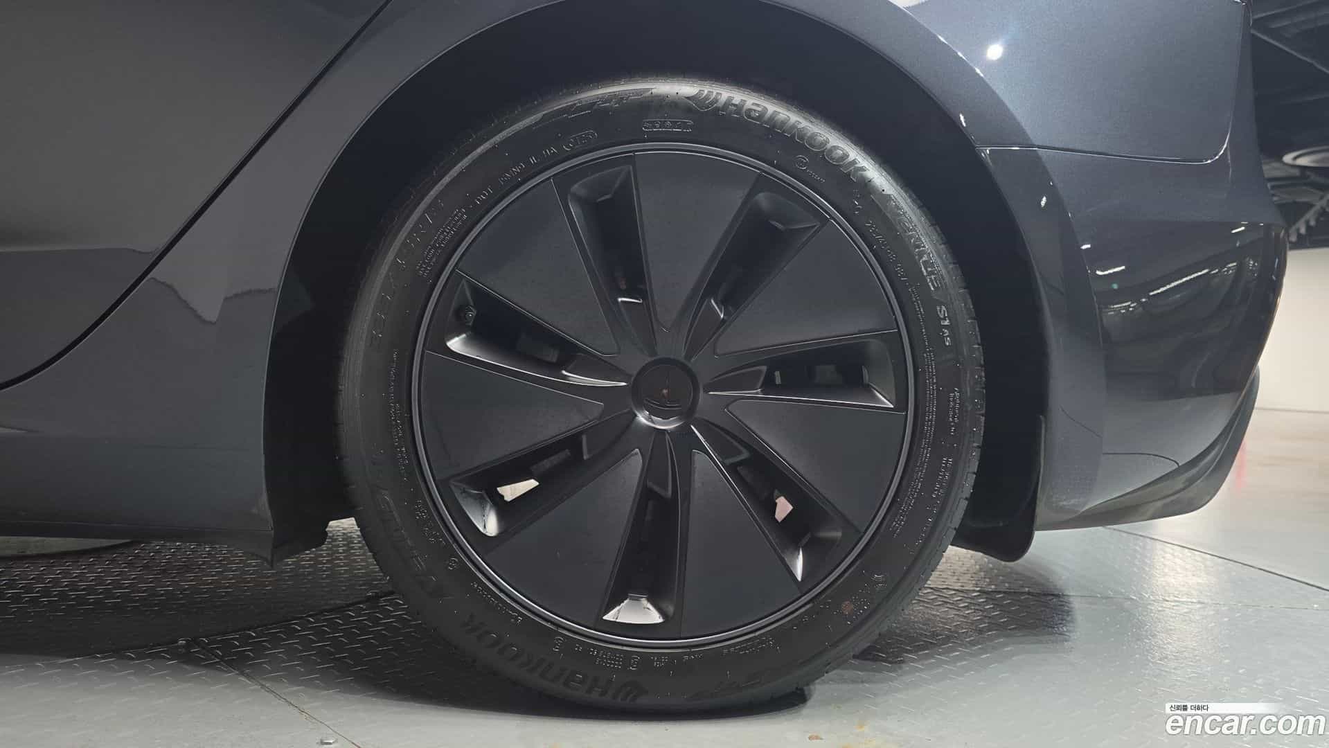 Model 3 Tesla 2025.2-OUTER-031