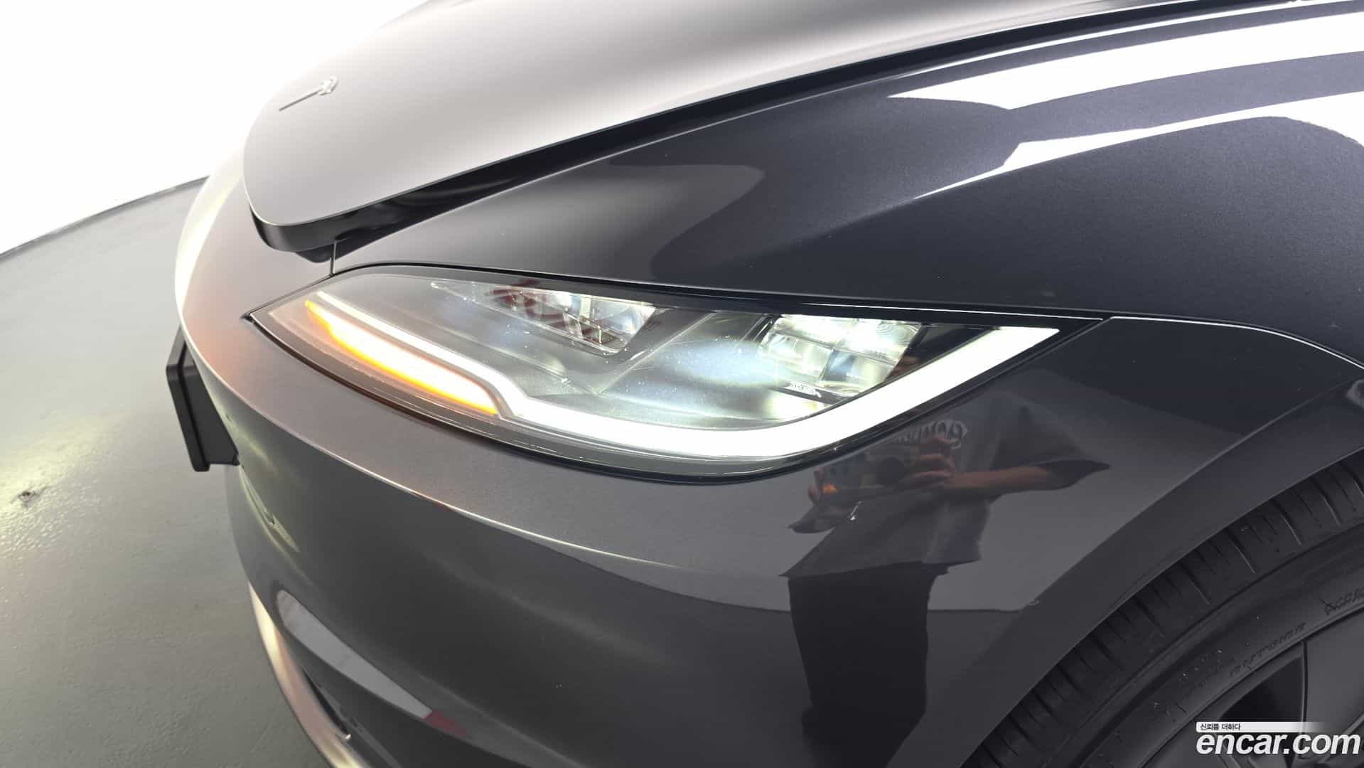Model 3 Tesla 2025.2-OUTER-032