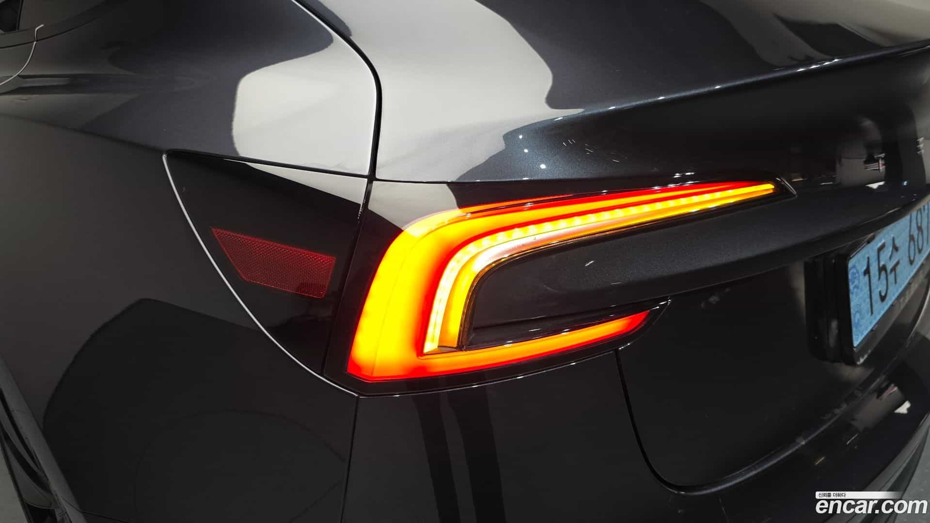 Model 3 Tesla 2025.2-OUTER-033