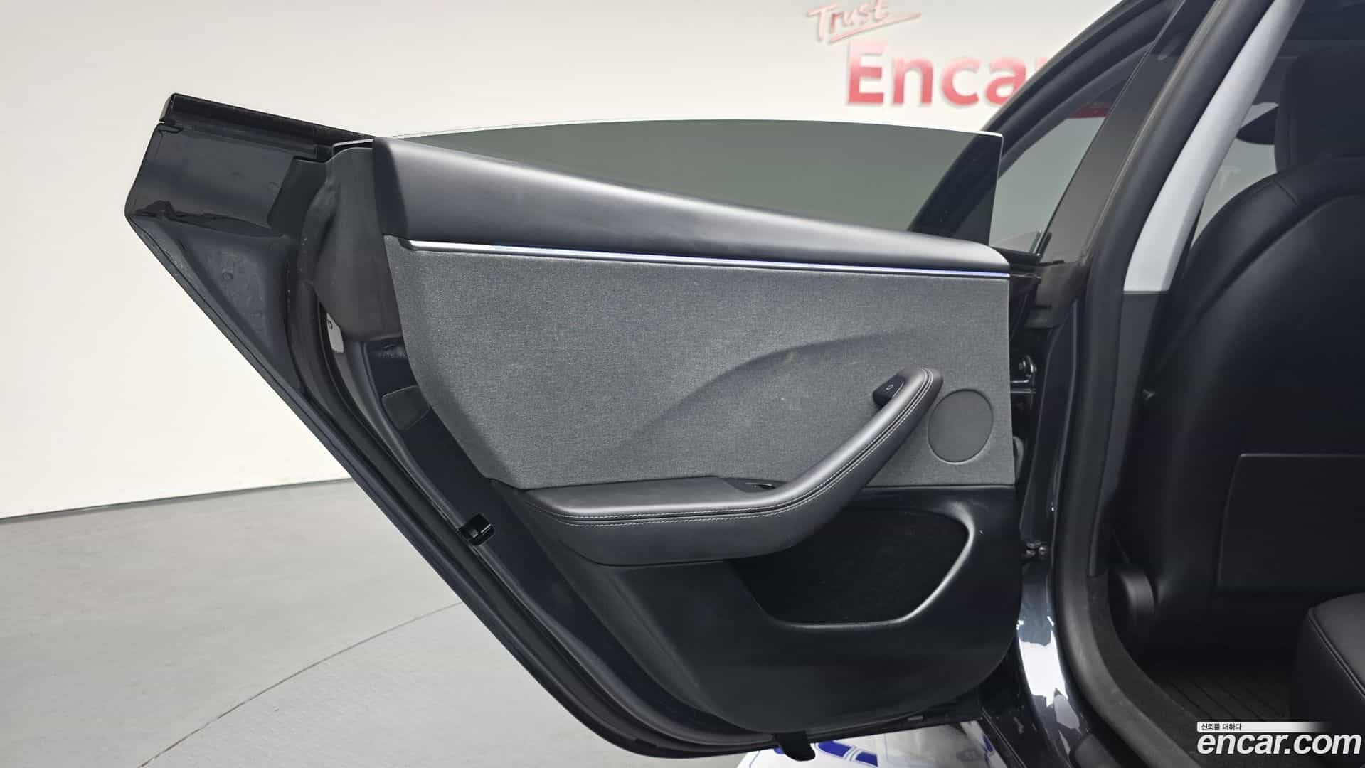 Model 3 Tesla 2025.2-INNER-035