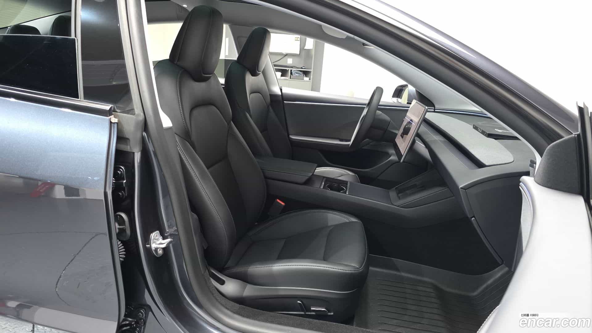 Model 3 Tesla 2025.2-INNER-036