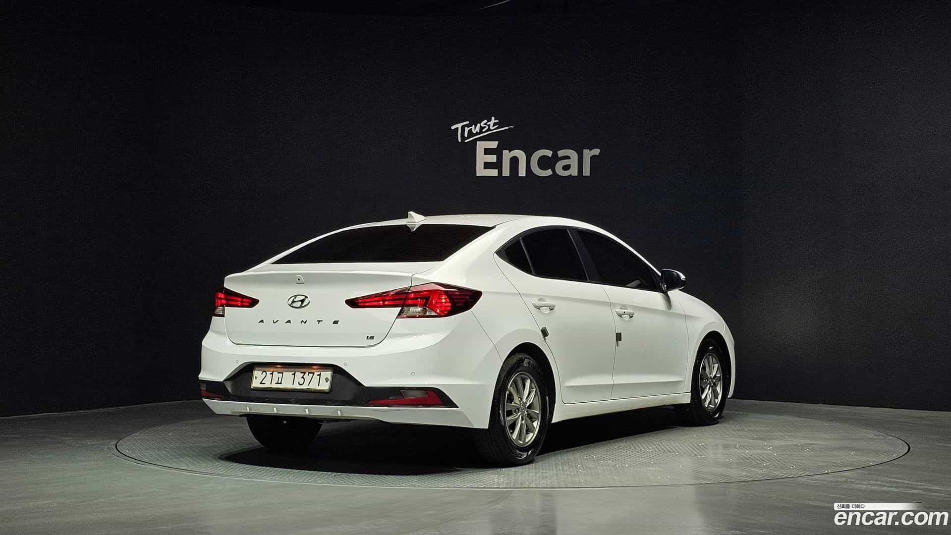 AVANTE Hyundai 2019.6-OUTER-002