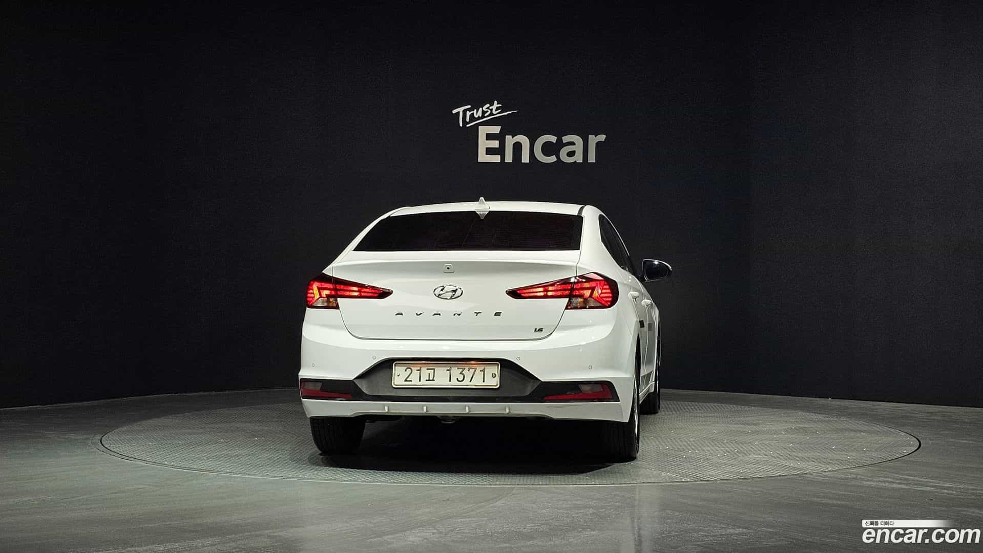 AVANTE Hyundai 2019.6-OUTER-004