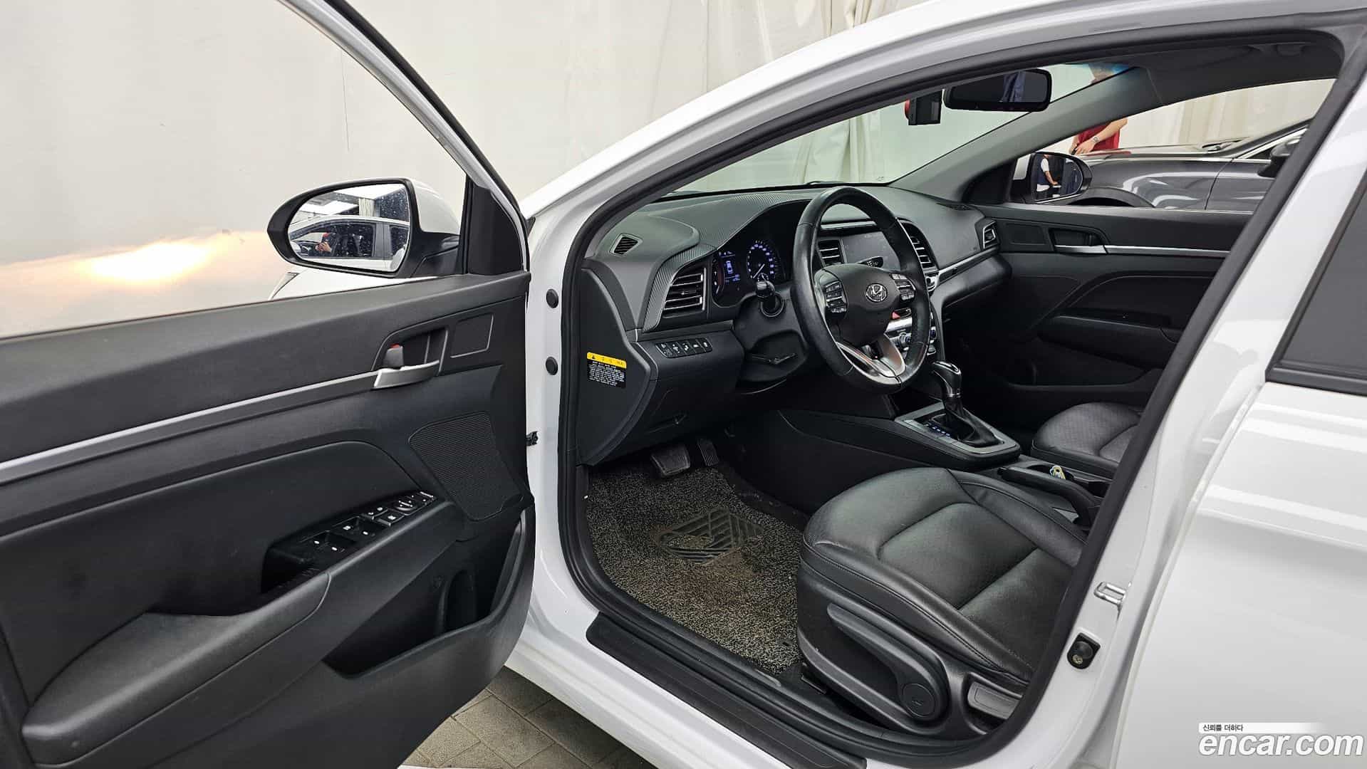 AVANTE Hyundai 2019.6-INNER-010