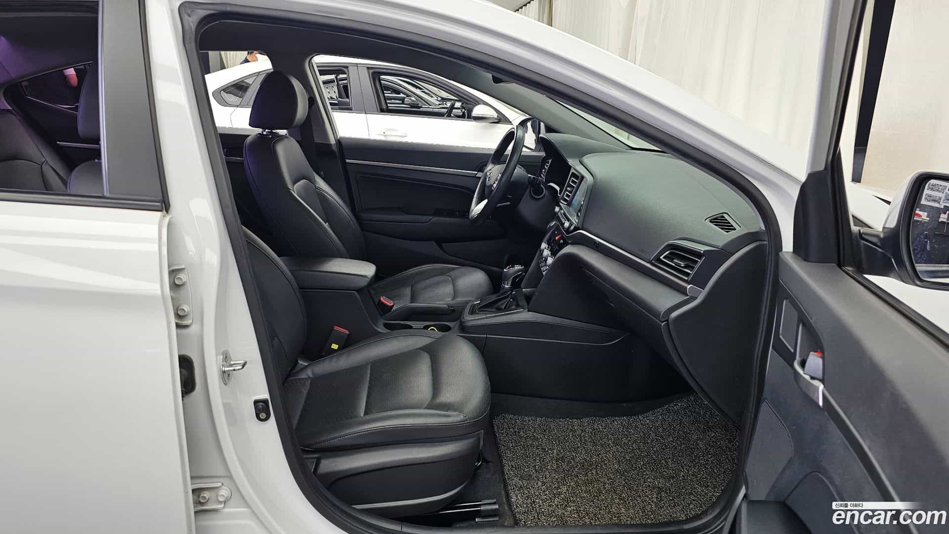 AVANTE Hyundai 2019.6-OPTION-015