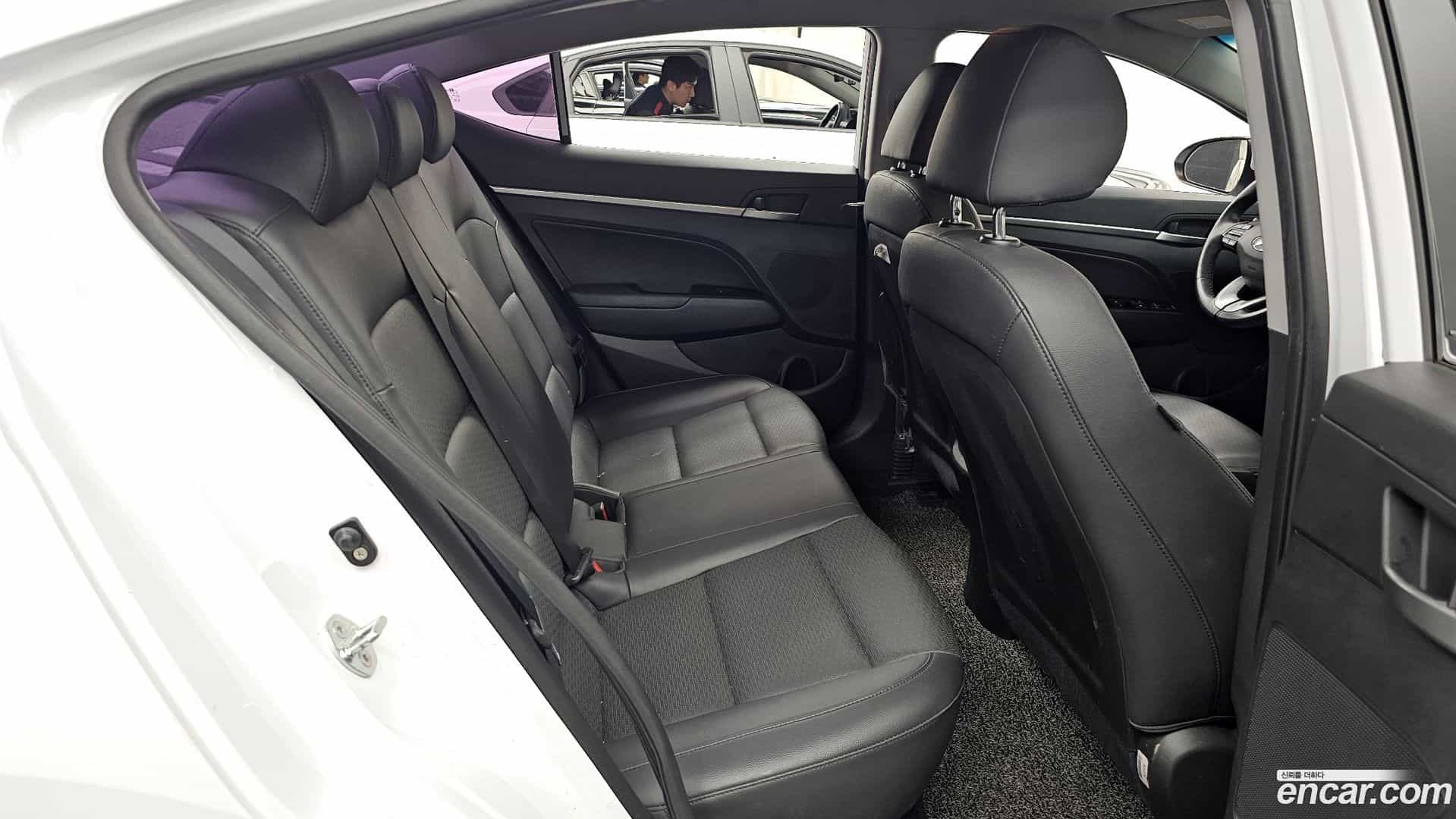 AVANTE Hyundai 2019.6-OPTION-016
