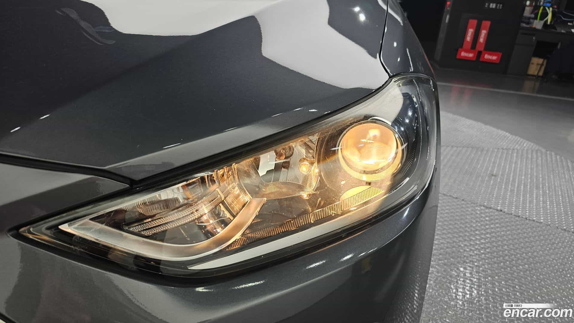 AVANTE Hyundai 2018.2-OUTER-032