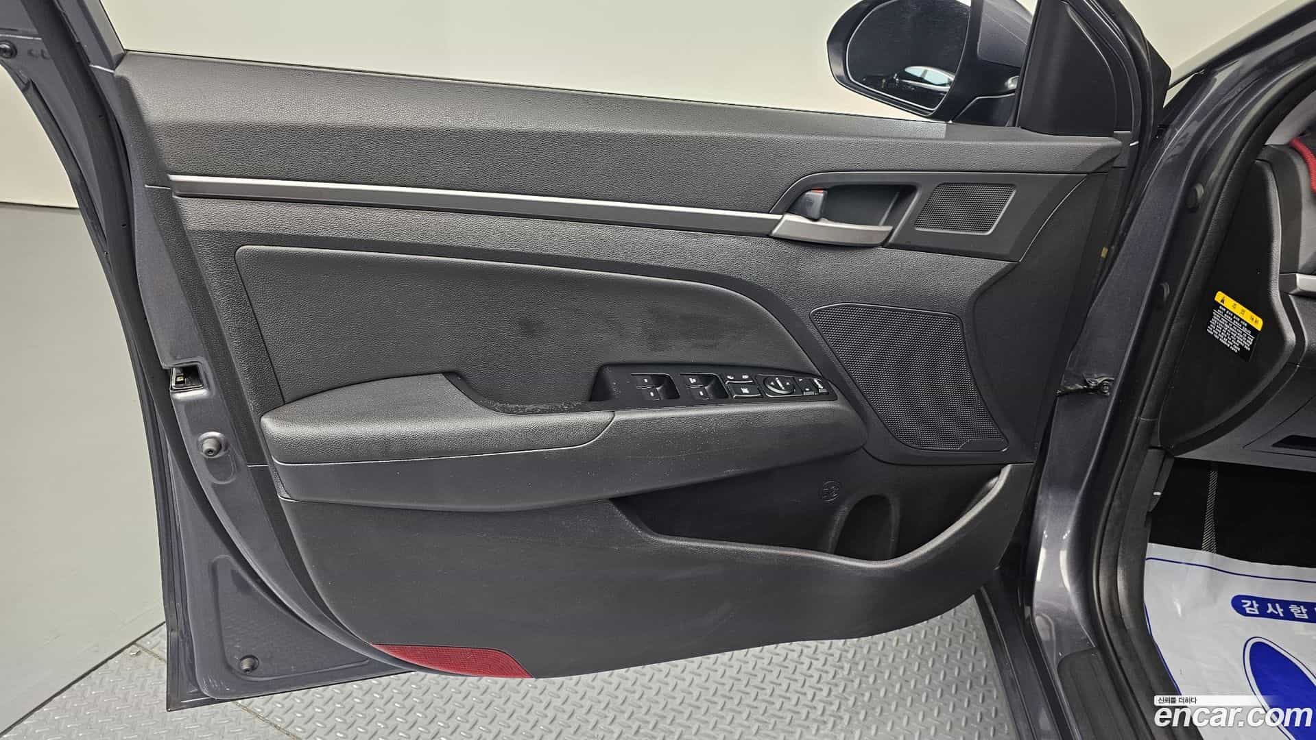 AVANTE Hyundai 2018.2-INNER-034