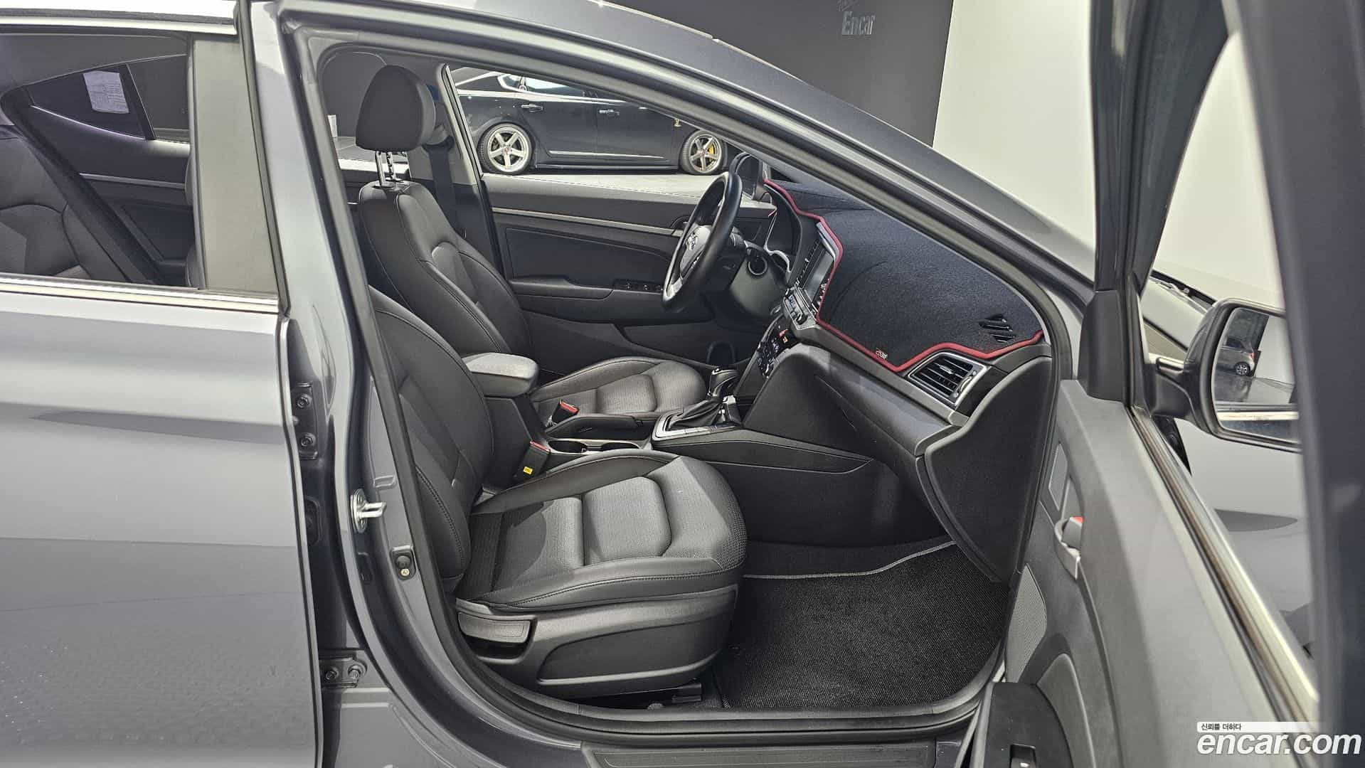AVANTE Hyundai 2018.2-INNER-036