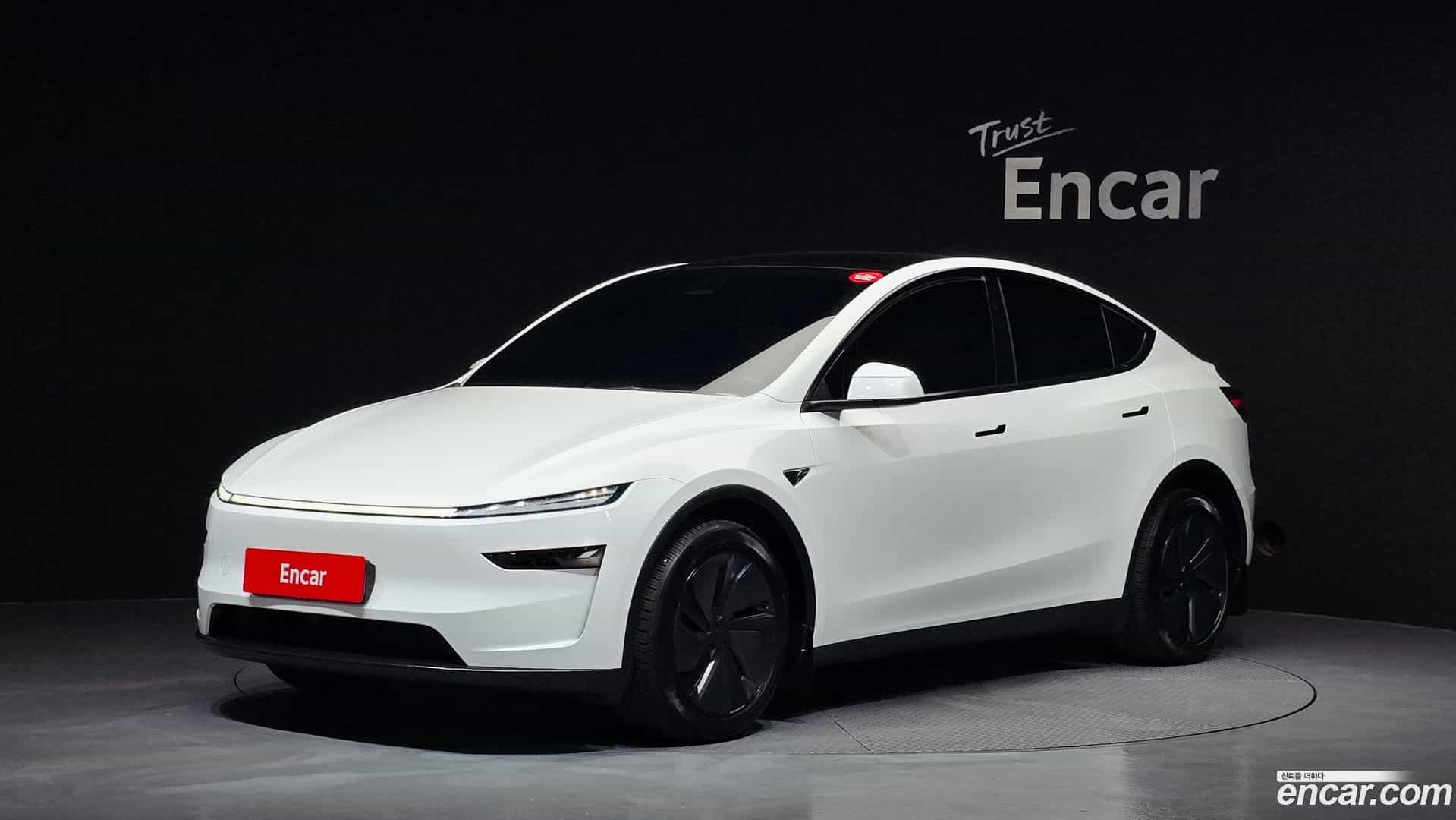 Model Y Tesla 2025.4-OUTER-001