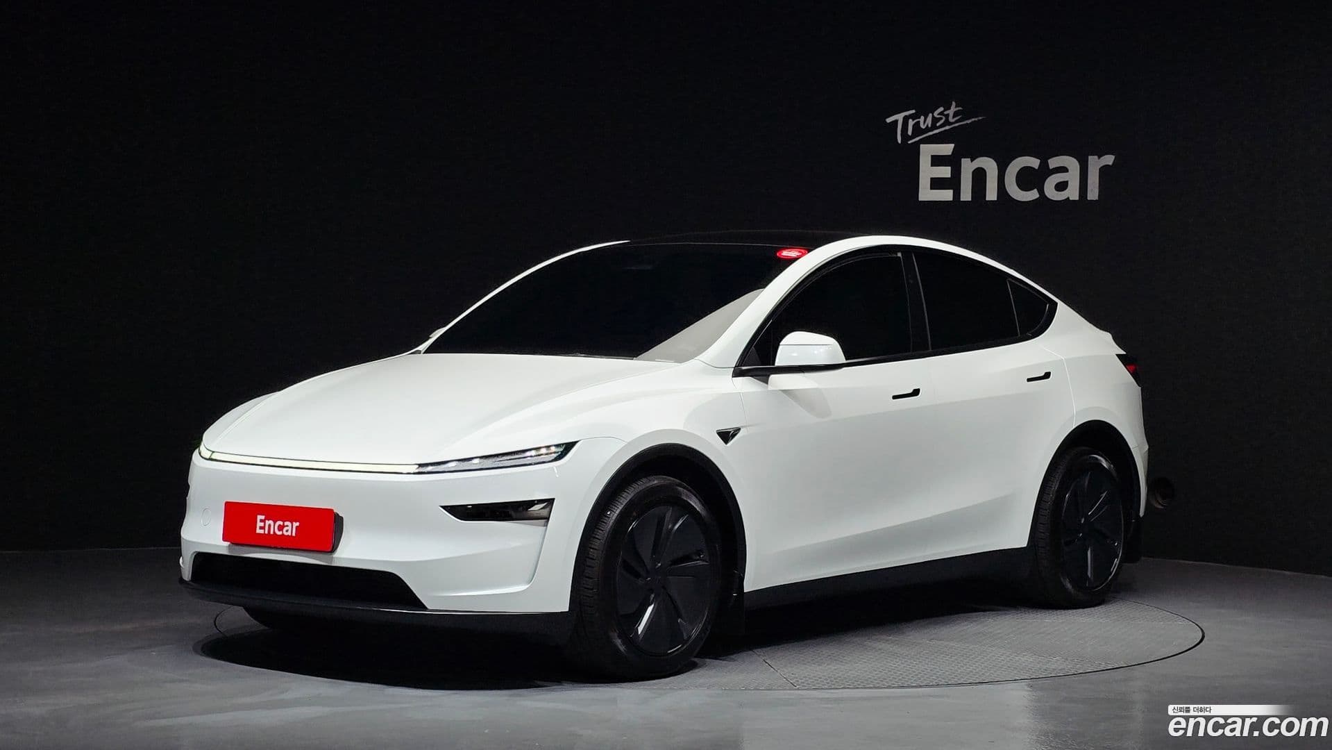 Main__Slider__Photo:Model Y Tesla 2025.4-0