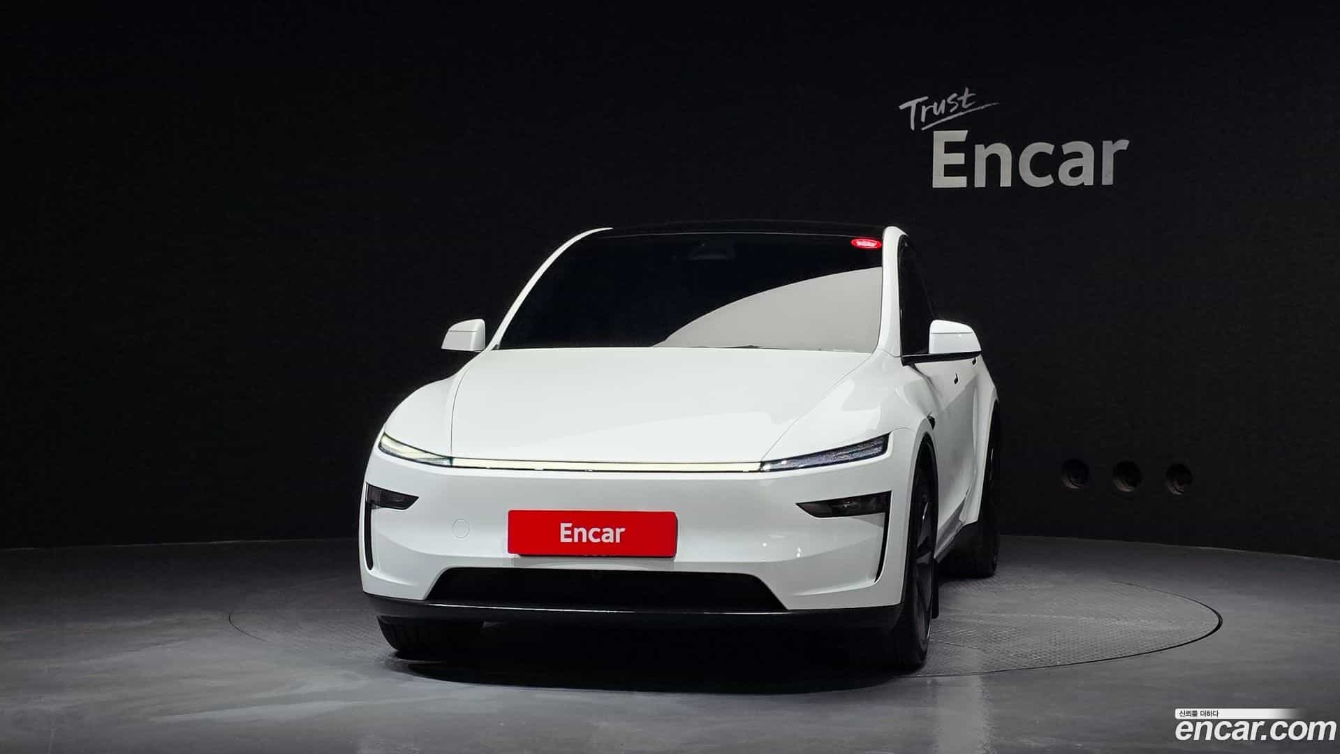 Model Y Tesla 2025.4-OUTER-003