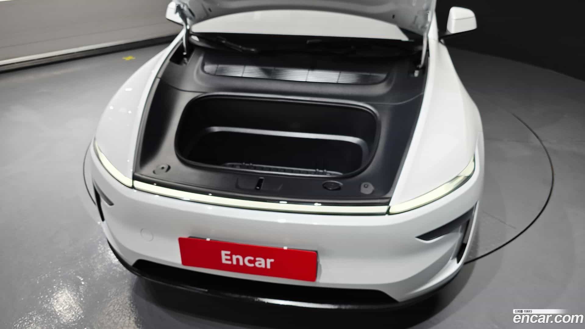 Model Y Tesla 2025.4-OUTER-006